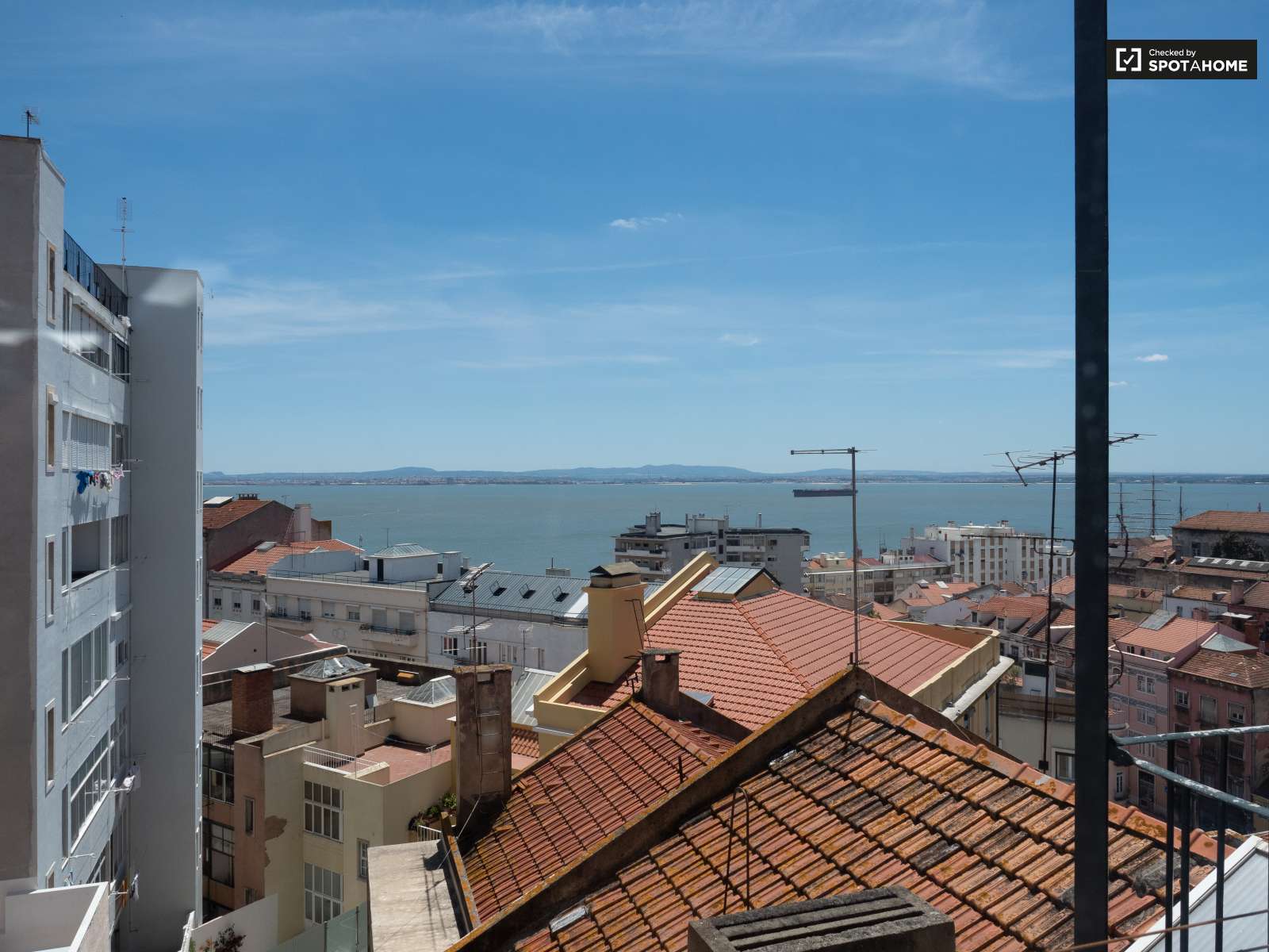 Chic 2-bedroom apartment for rent in Penha de França