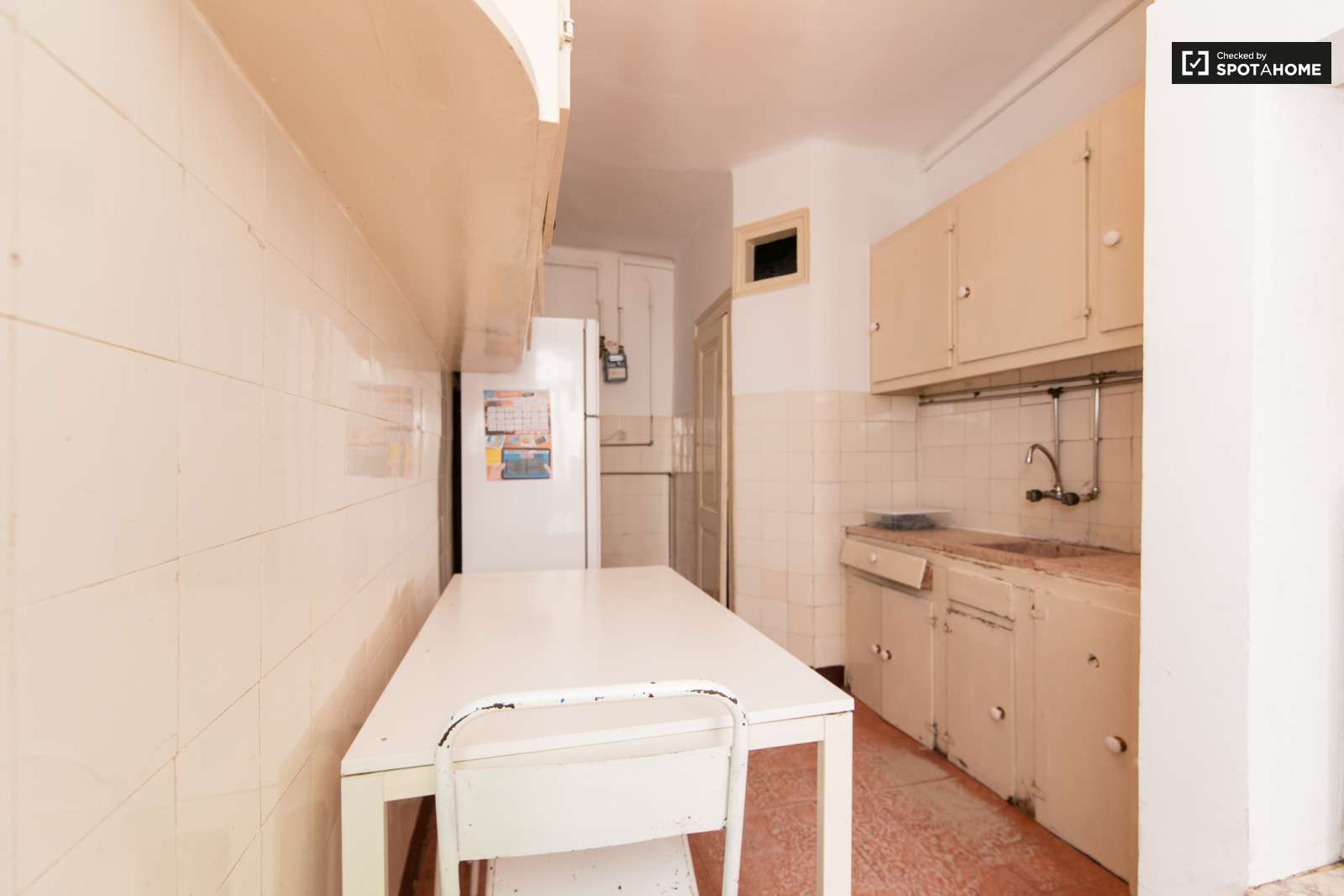 Large and Sunny Room for Rent Condominium in Lisbon