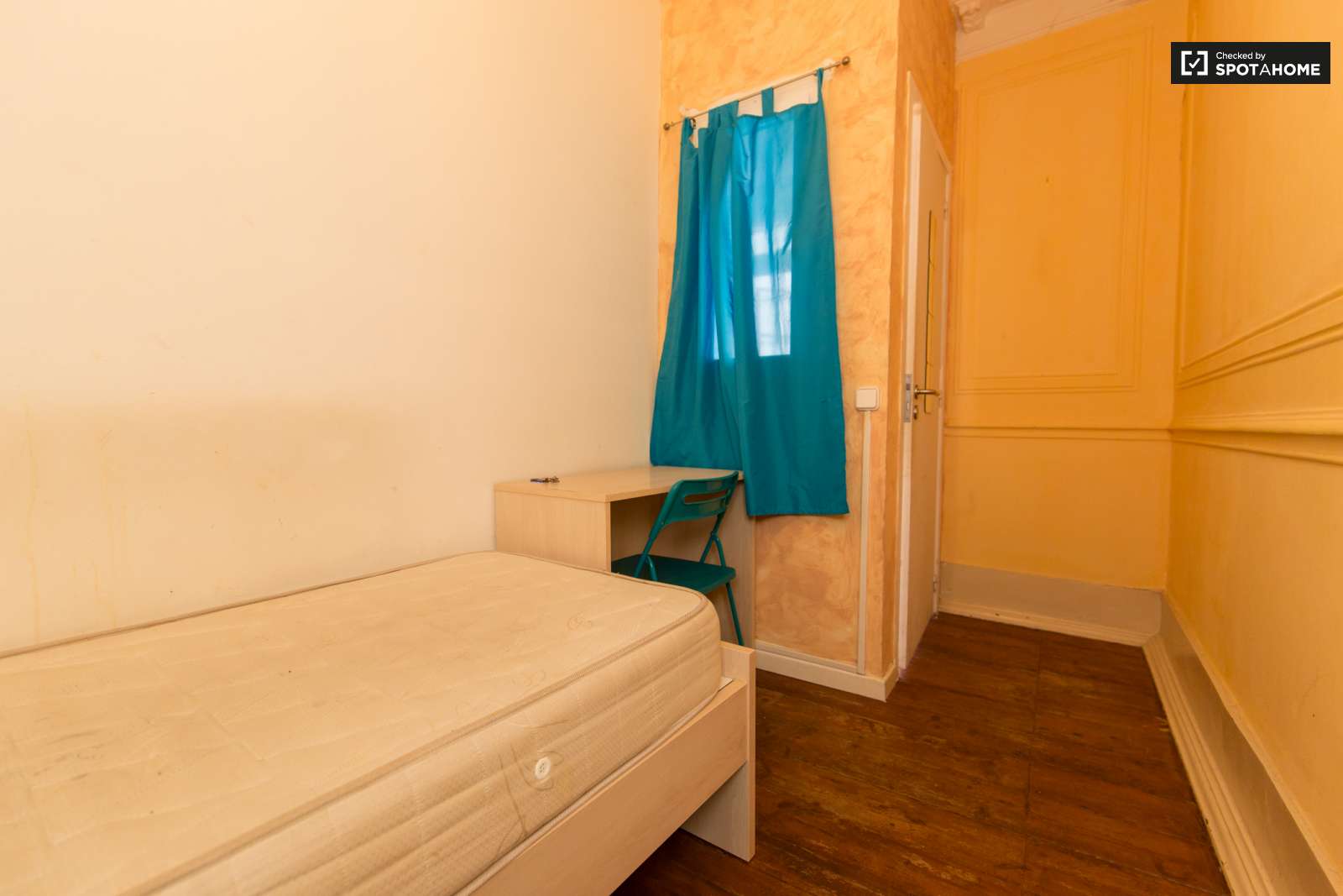 Quarto com WC privativo no centro de Lisboa, ambiente tranquilo e confortável