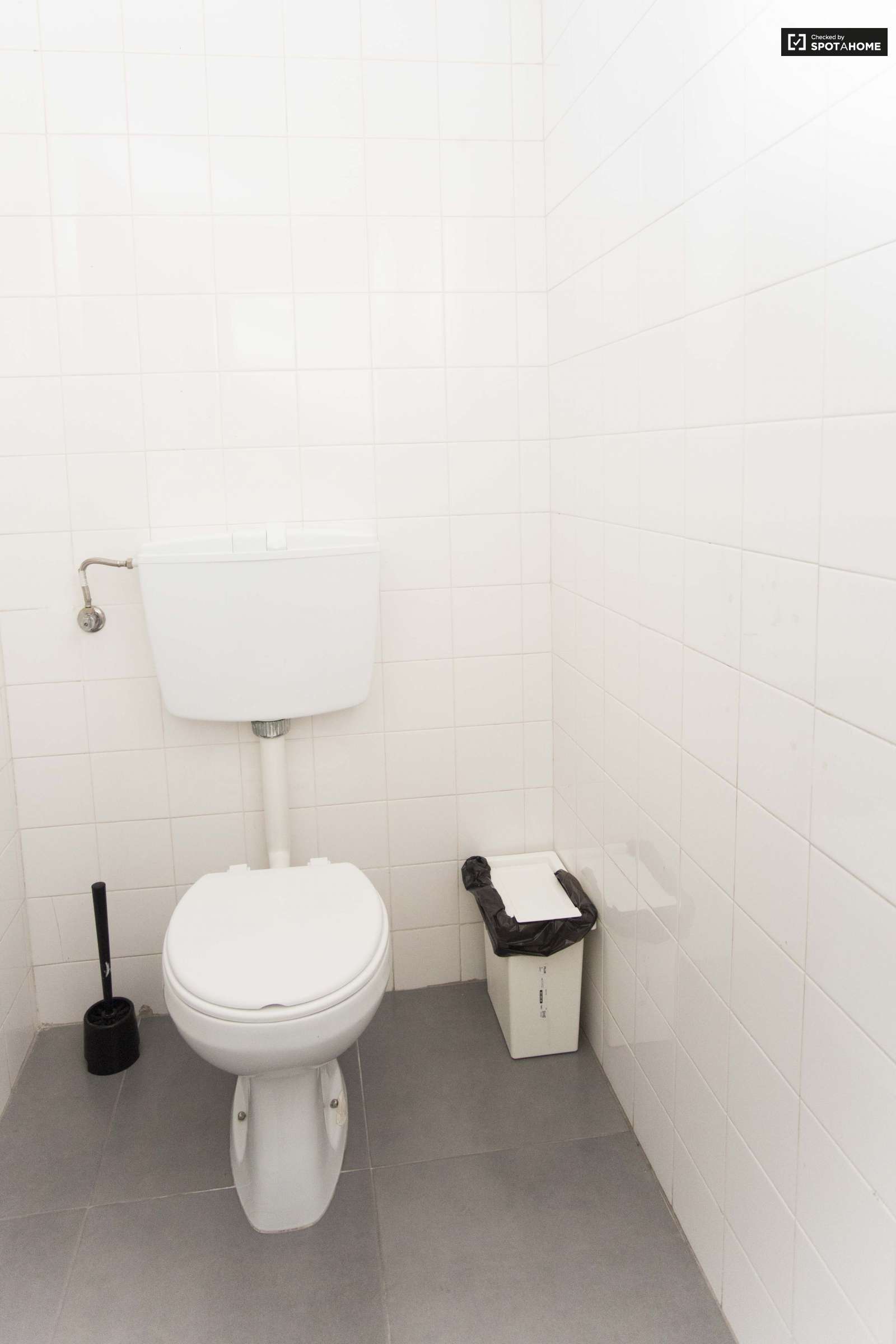 Single Bed in Furnished rooms for rent in super cool shared students residence in Avenidas Nova