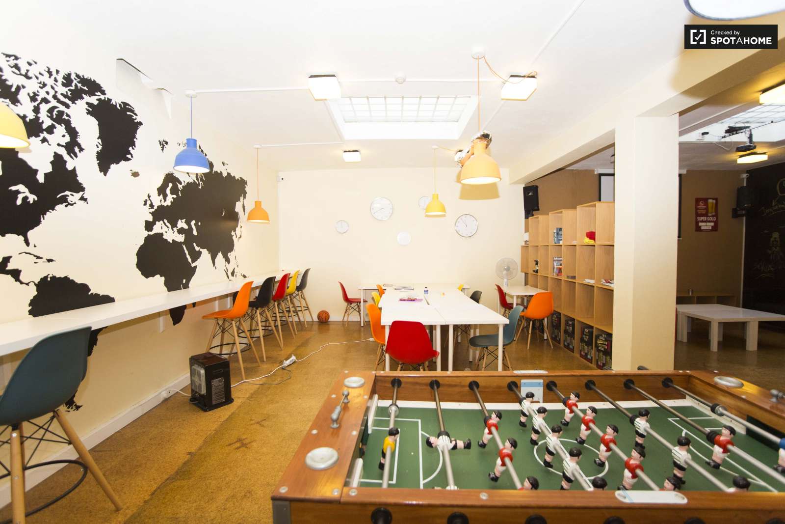 Single Bed in Furnished rooms for rent in super cool shared students residence in Avenidas Nova