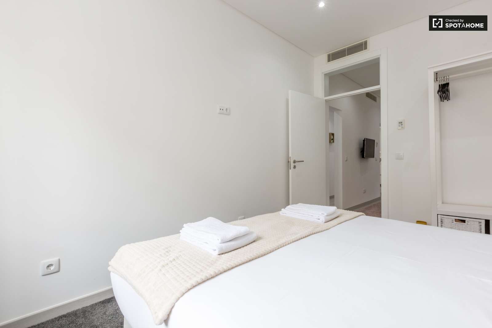 Cozy 1-bedroom apartment for rent near Metro in Olaias