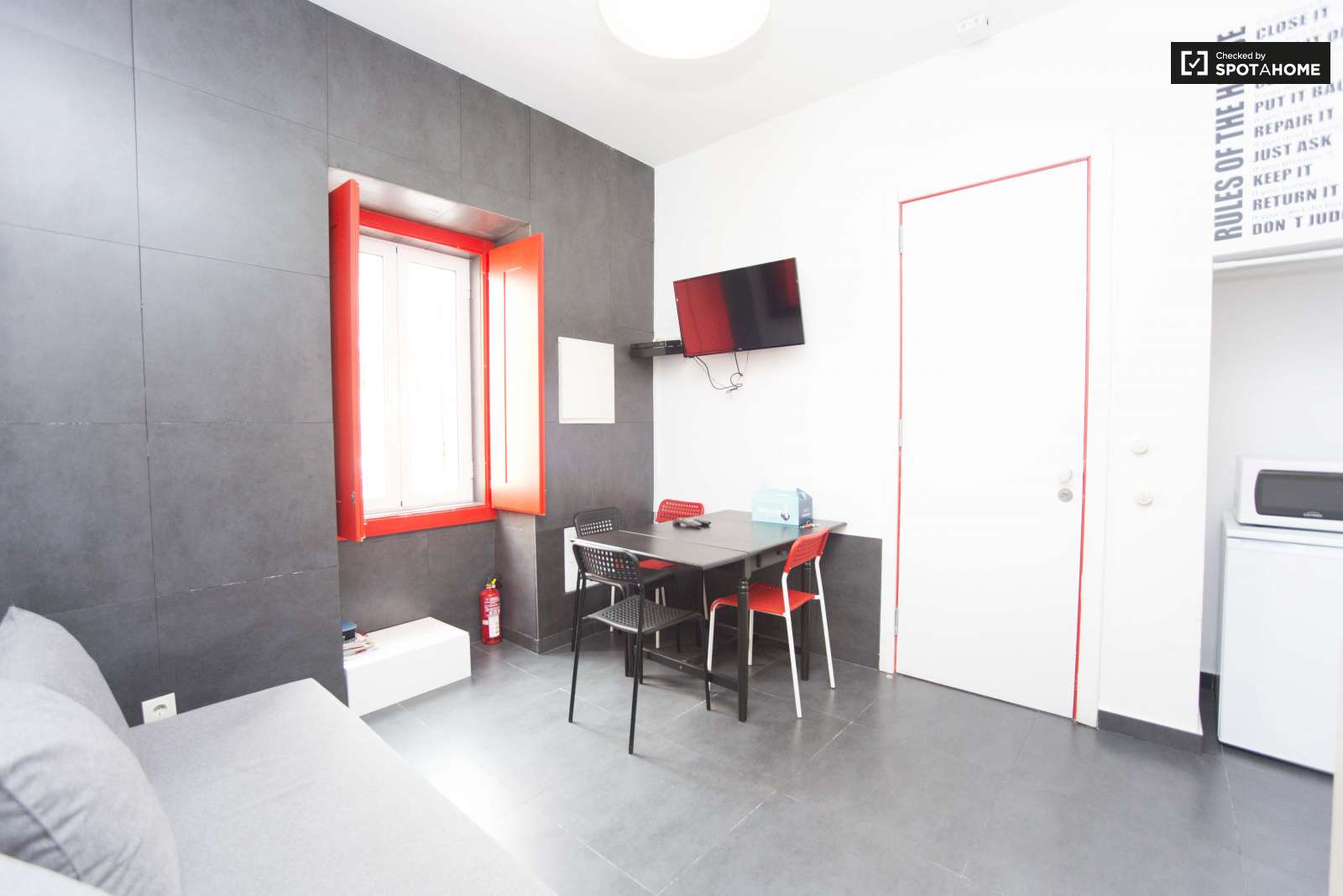 Minimalist 1-bedroom apartment for rent close to the botanical garden in Ajuda