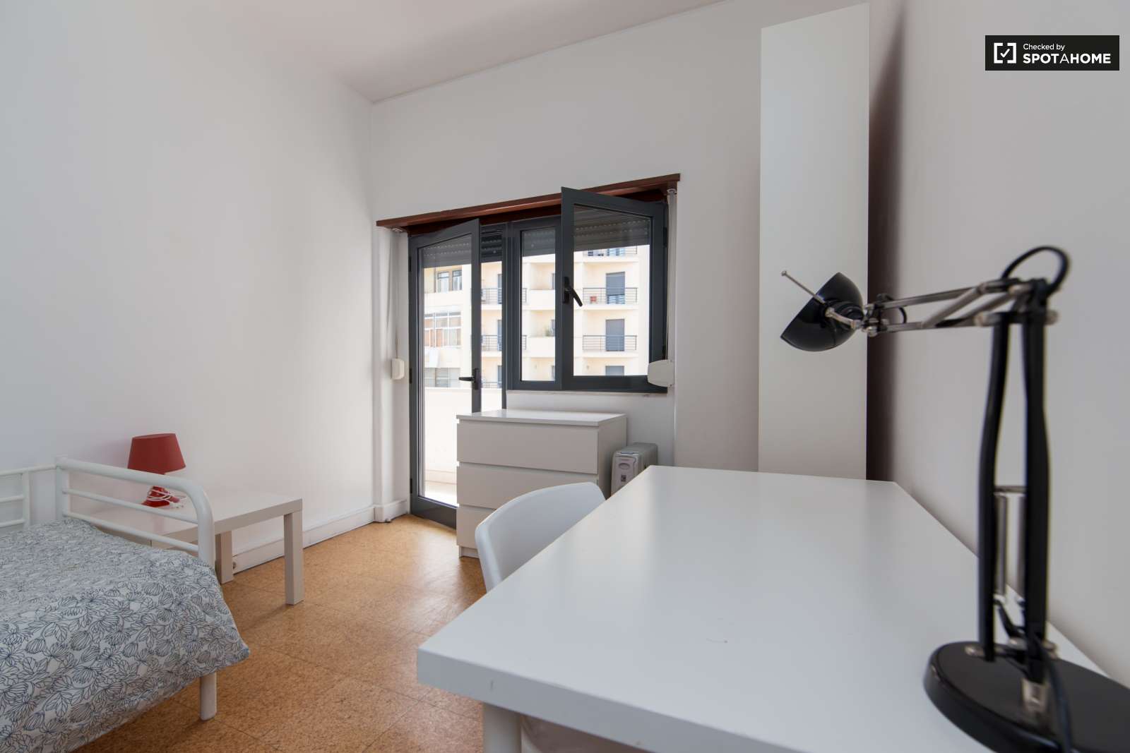 Single Bed in Furnished rooms for rent in super cool shared students residence in Avenidas Nova