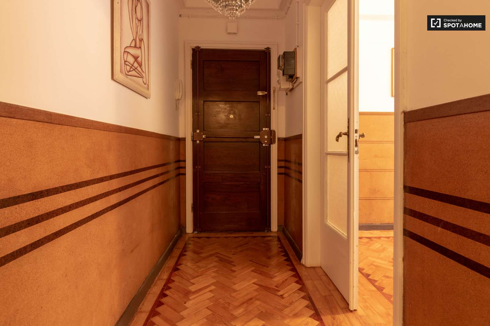 Double bed in Rooms for rent in spacious 5-bedroom apartment in Arroios