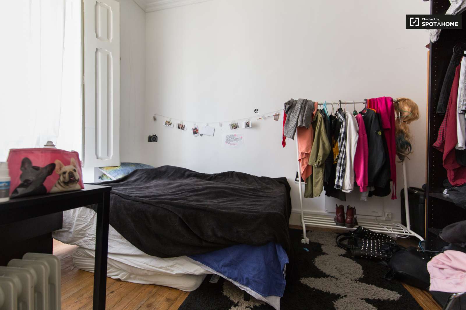 Double bed in Rooms for rent in modern 7-bedroom apartment in Avenidas Novas