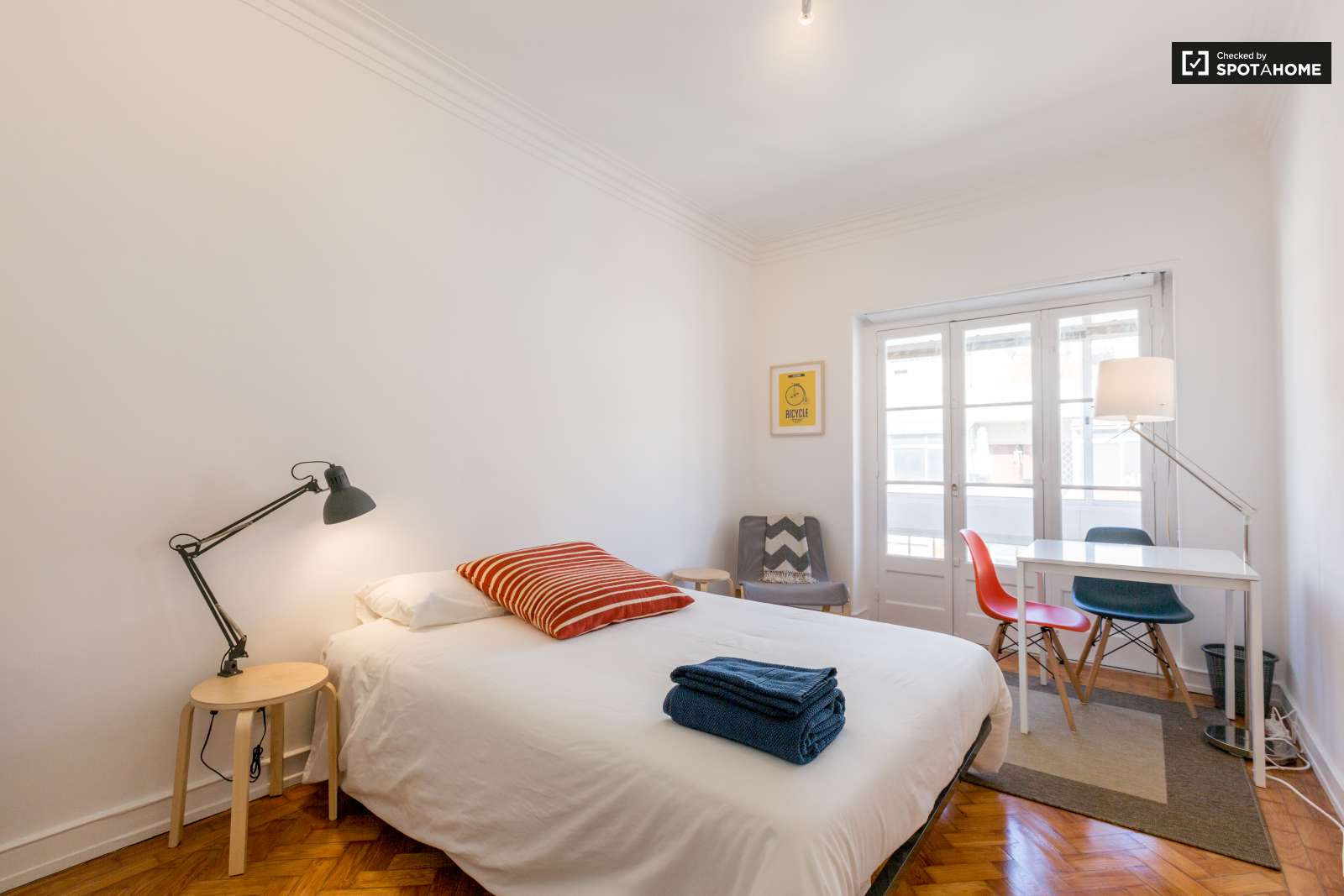 ROOM NEXT TO THE BEACH, CAPARICA, LISBON