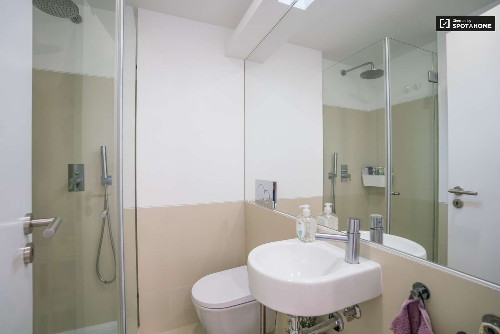 Terrific 1-bedroom apartment for rent near Instituto Superior Técnico in Arroios, Lisbon