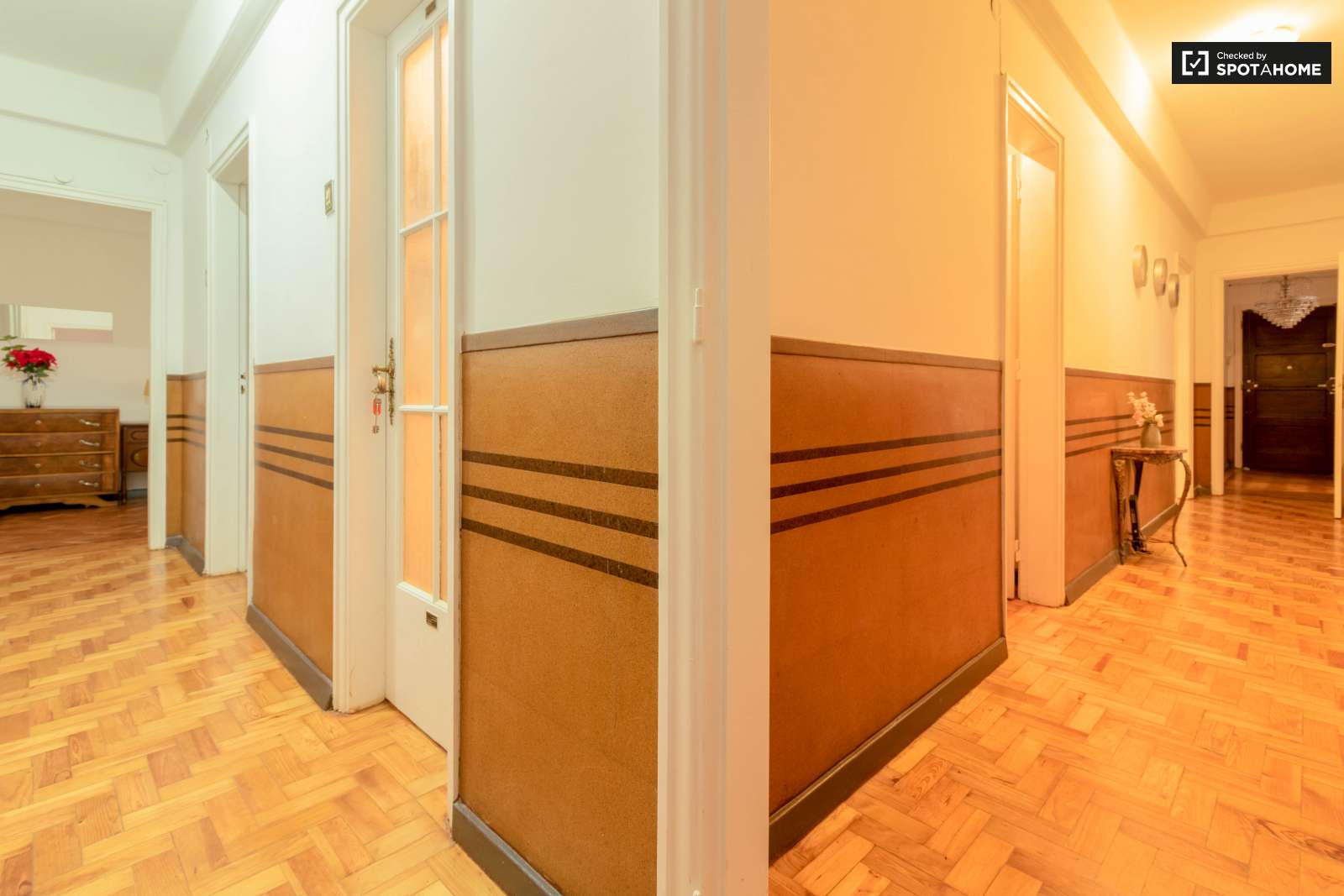 Double bed in Rooms for rent in spacious 5-bedroom apartment in Arroios