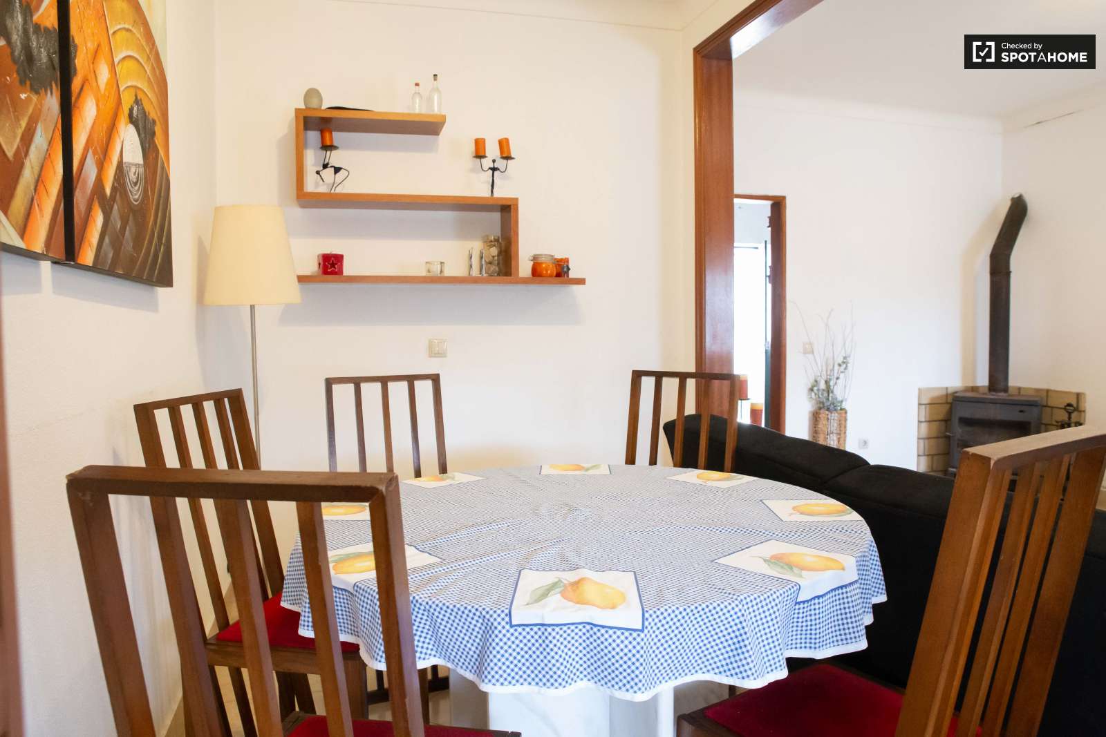 Double bed in Spacious rooms for rent in 5-bedroom house in Sao Domingos de Rana