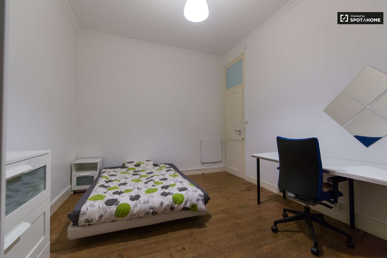 Double bed in Rooms for rent in modern 7-bedroom apartment in Avenidas Novas