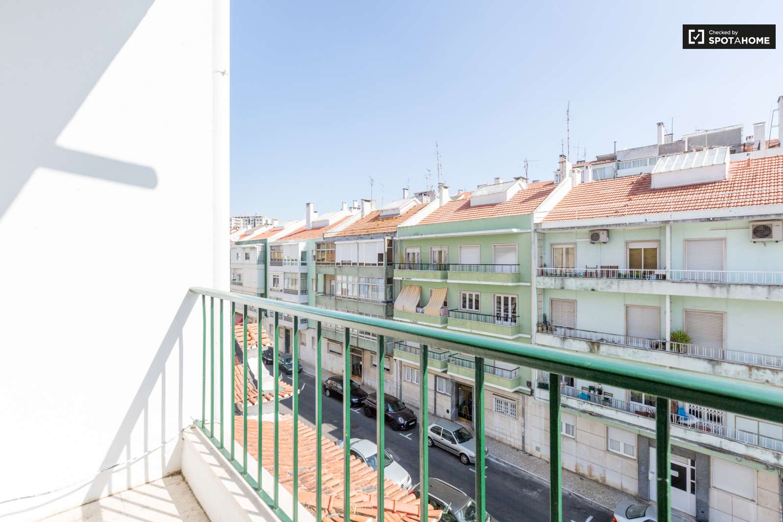 Large and Sunny Room For Rent In Belém Near Center of Lisbon