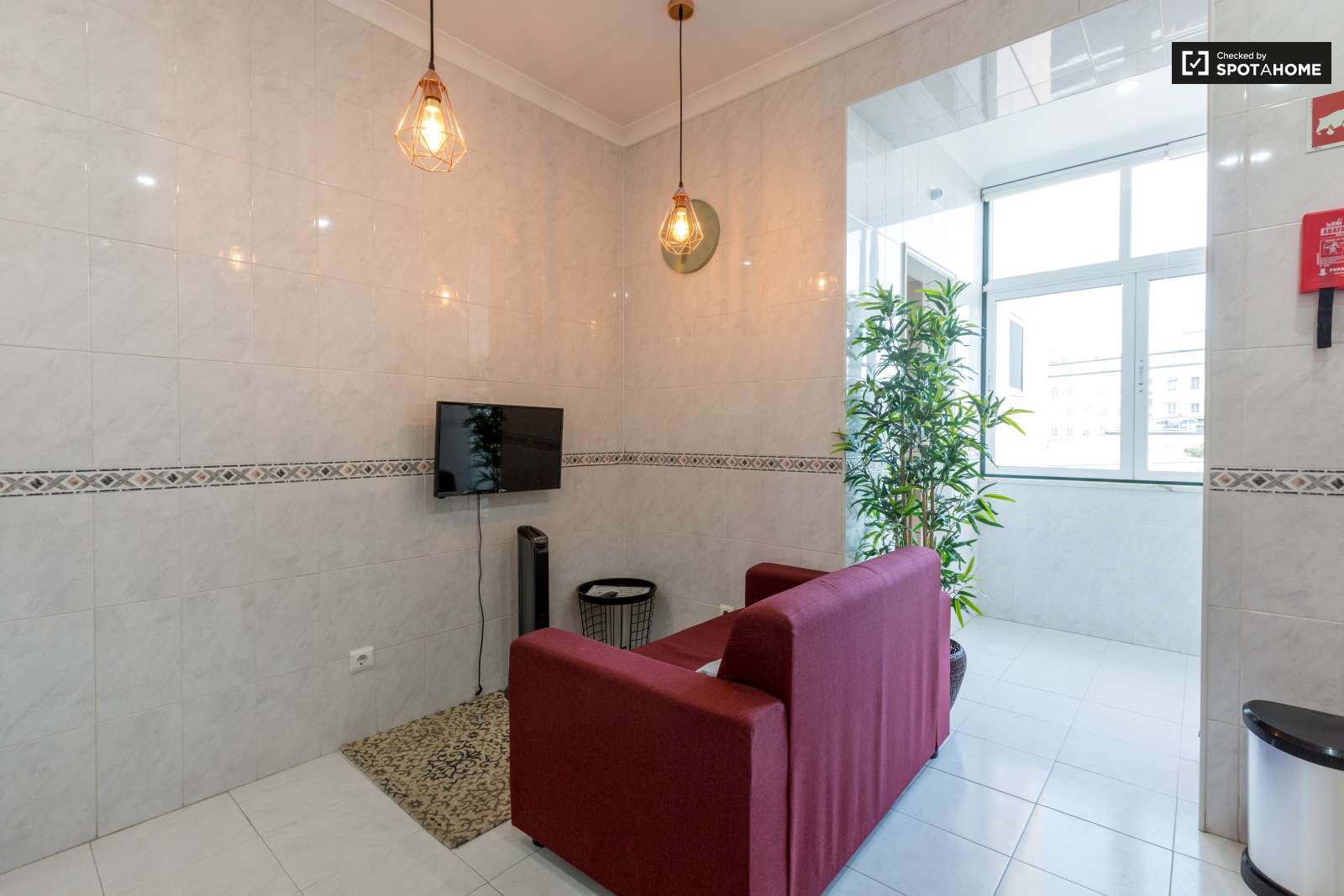 Renovated 2-bedroom apartment for rent in Avenidas Novas