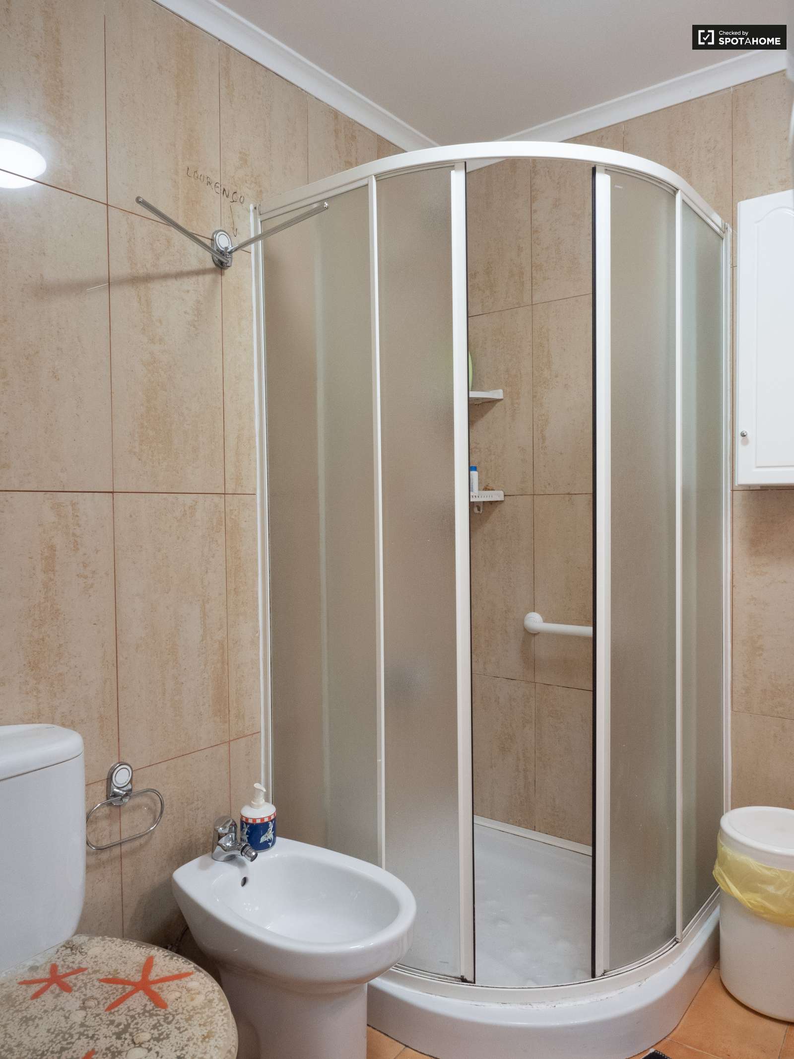 Single Bed in Rooms for rent in 3-bedroom apartment in Santa Maria Maior