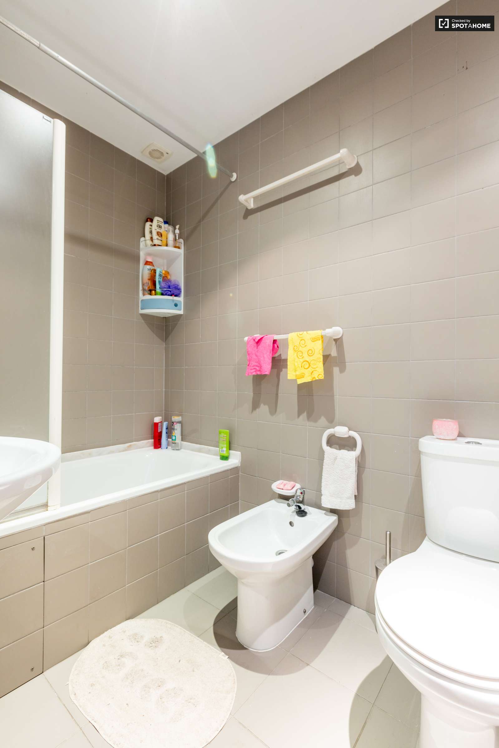 Twin Beds in Rooms for rent in 3-bedroom apartment in Lumiar