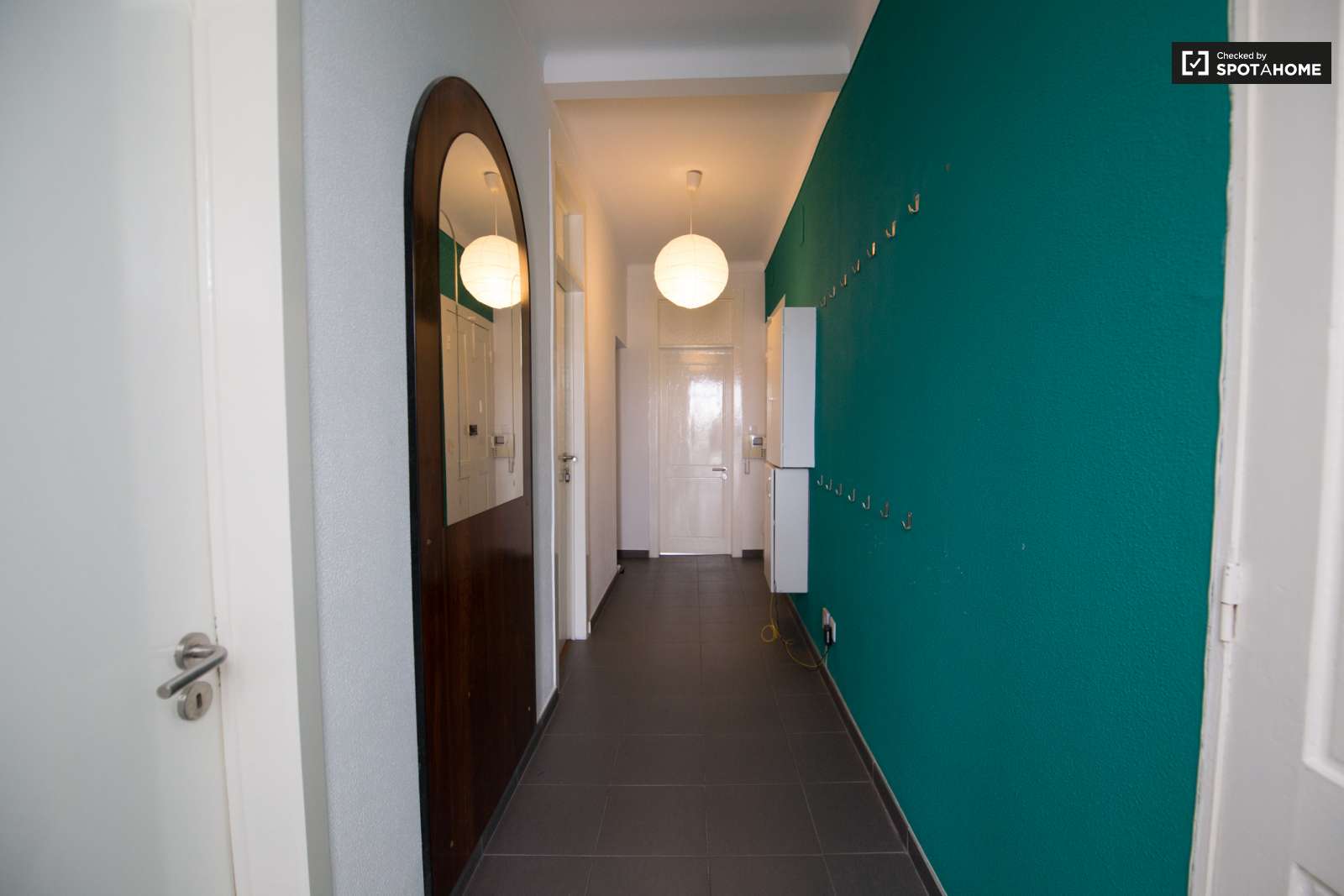 Single Bed in Rooms for rent in 6-bedroom apartment in Alcântara