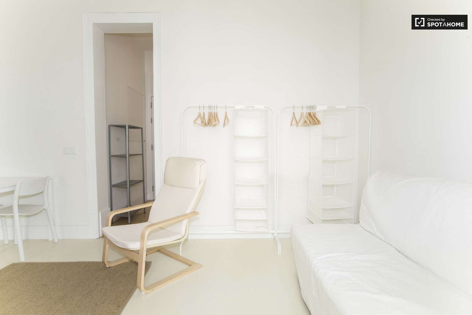 Cosy studio apartment with terrace for rent in Penha de França