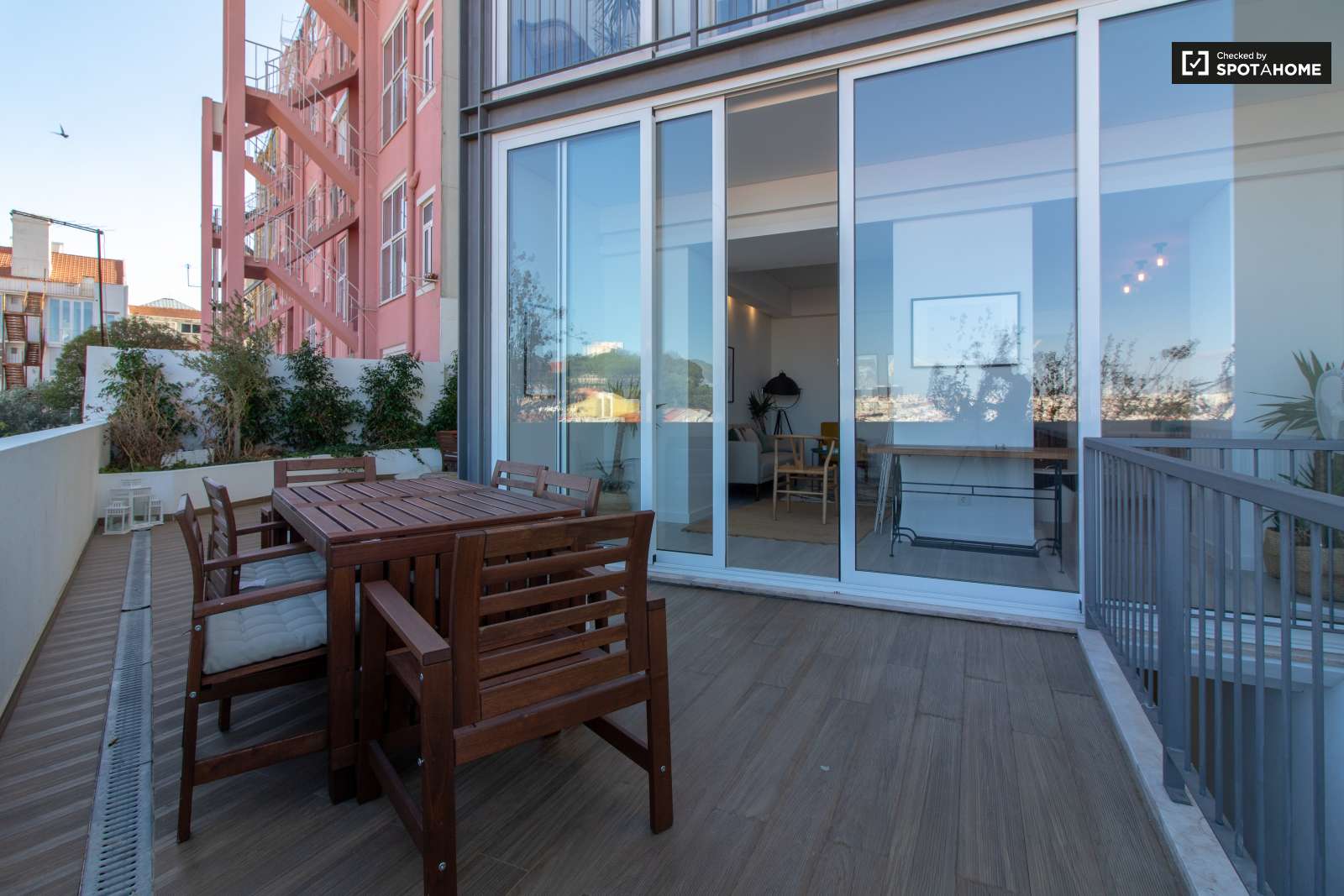 Stylish 3-bedroom apartment for rent near Monte Agudo lookout point in Penha de França