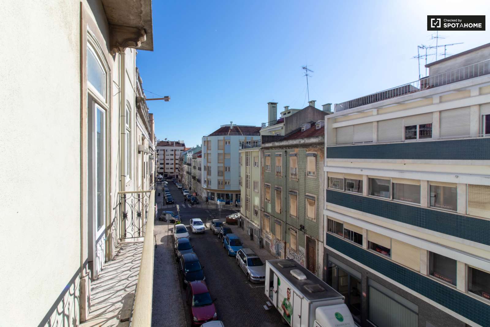 Single Bed in Rooms to rent in 8-bedroom apartment near Instituto Superior Técnico in Arroios