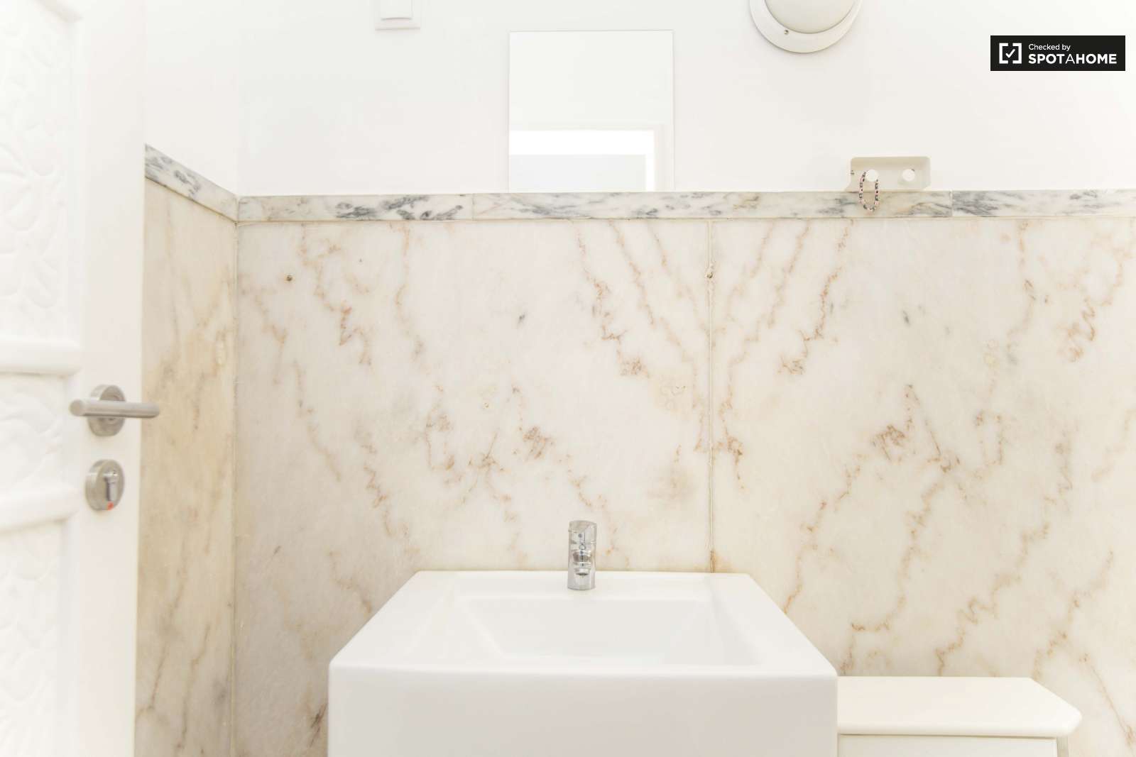 double room next LARANJEIRO METRO, ALMADA, LISBON