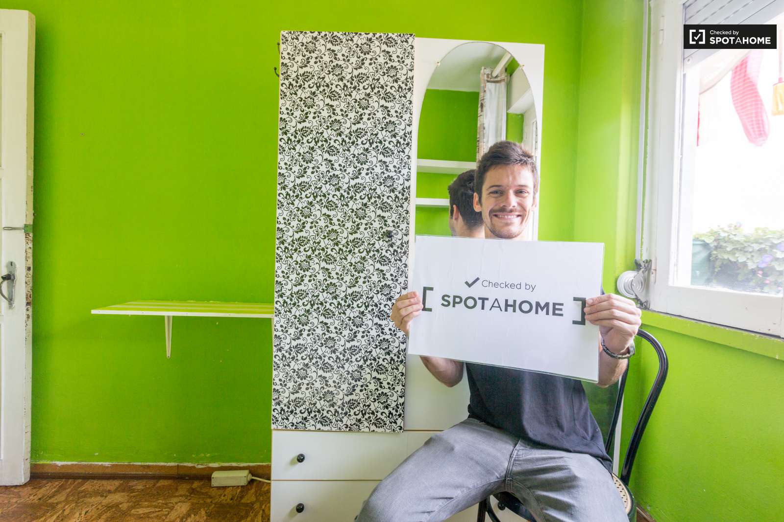 Double bed in Charming rooms for rent in lovely 3-bedroom flatshare in Beato