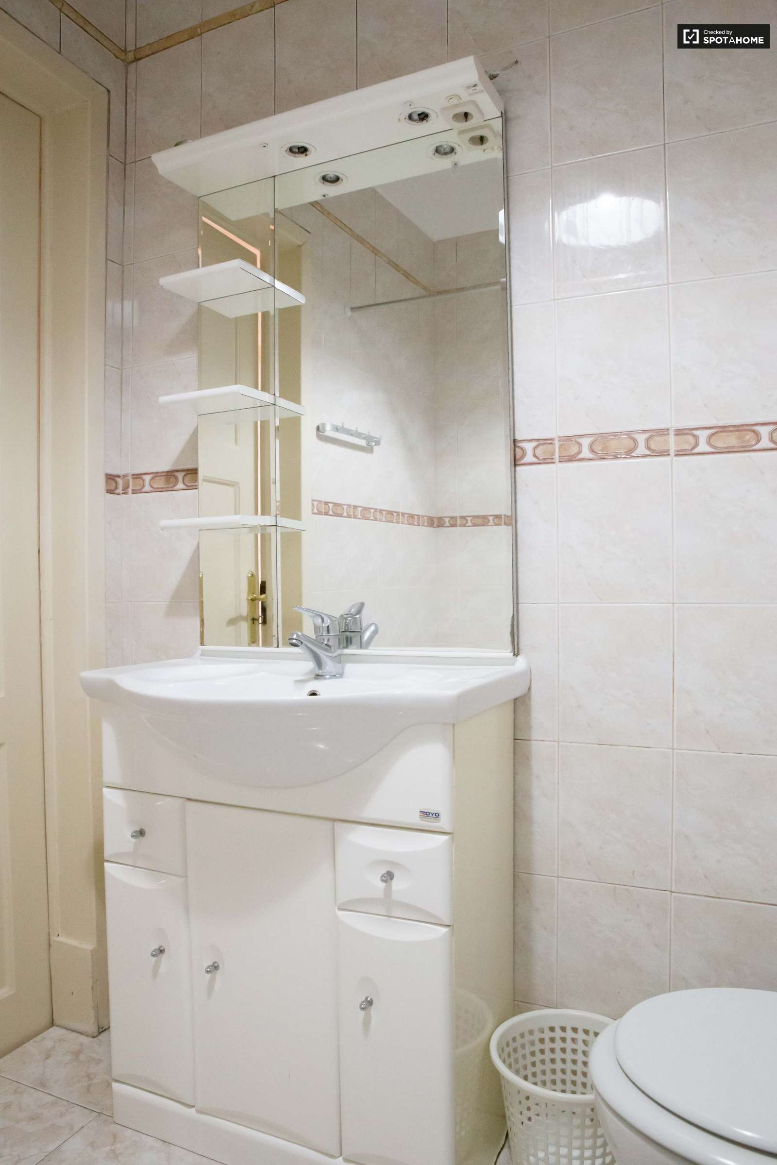 Renovated 3-bedroom apartment for rent in Graça e São Vicente