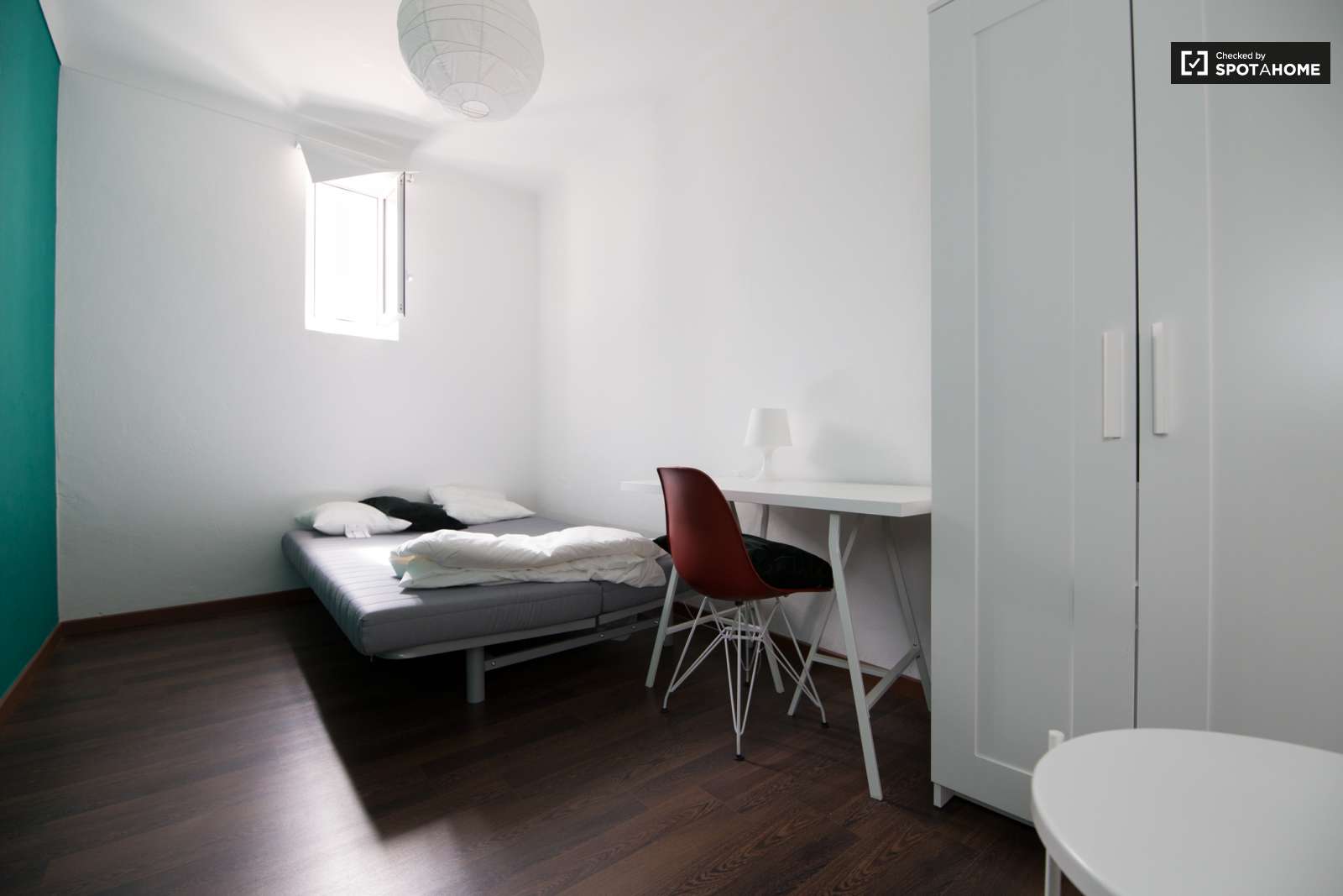 Single Bed in Rooms for rent in 6-bedroom apartment in Alcântara