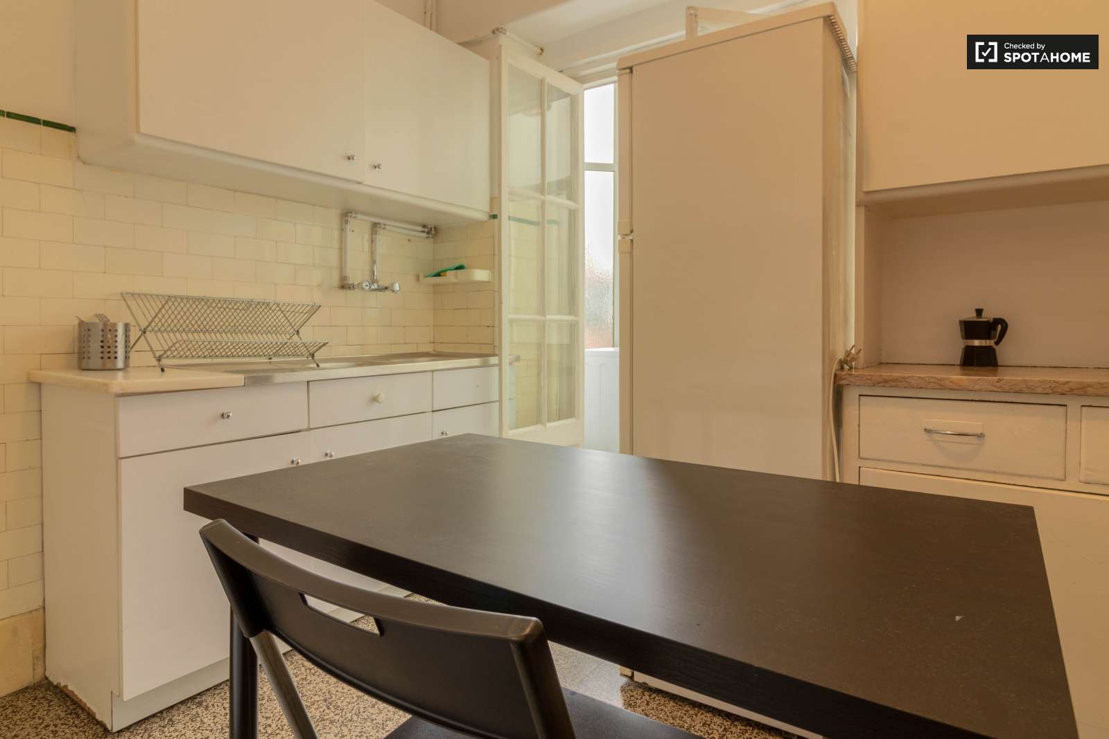 Double bed in Rooms for rent in spacious 5-bedroom apartment in Arroios