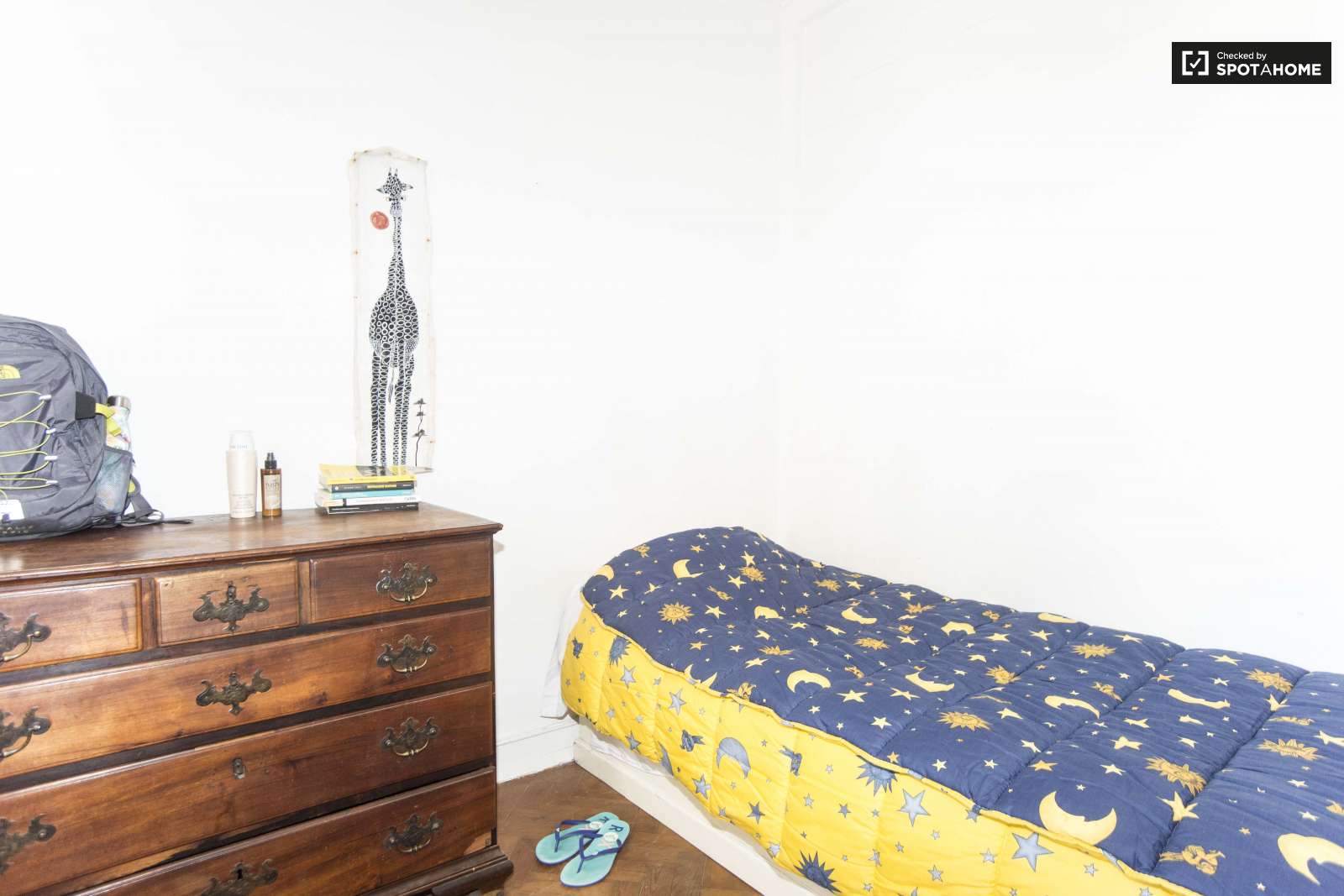 New Large sunny room central Lisbon 1km IST