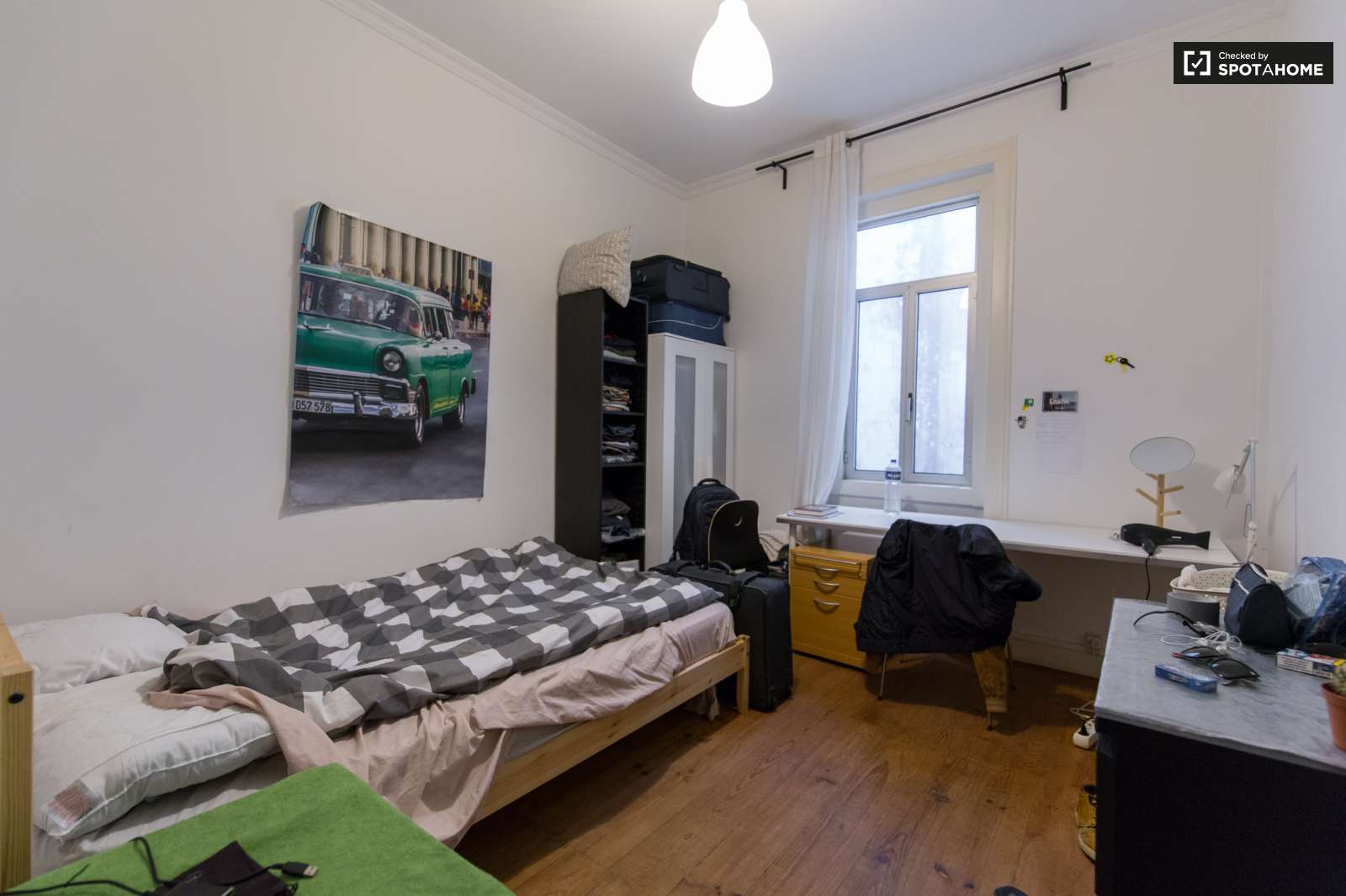 Double bed in Rooms for rent in modern 7-bedroom apartment in Avenidas Novas