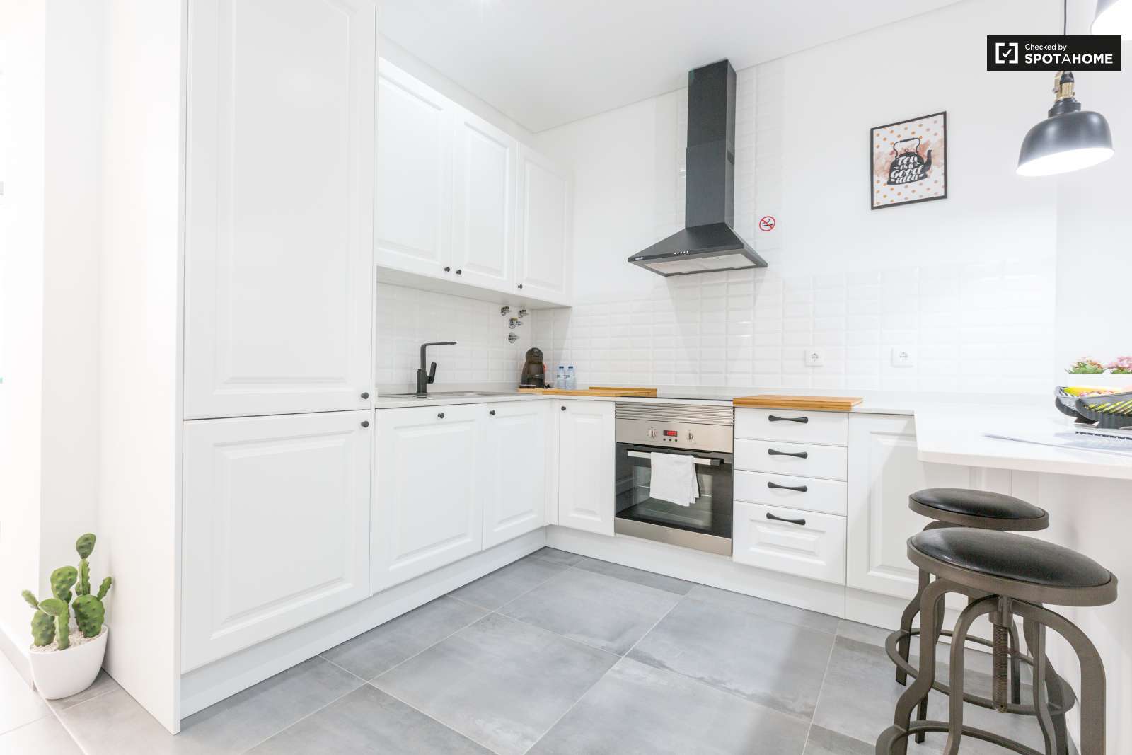 Cozy 1-bedroom apartment for rent near Metro in Olaias