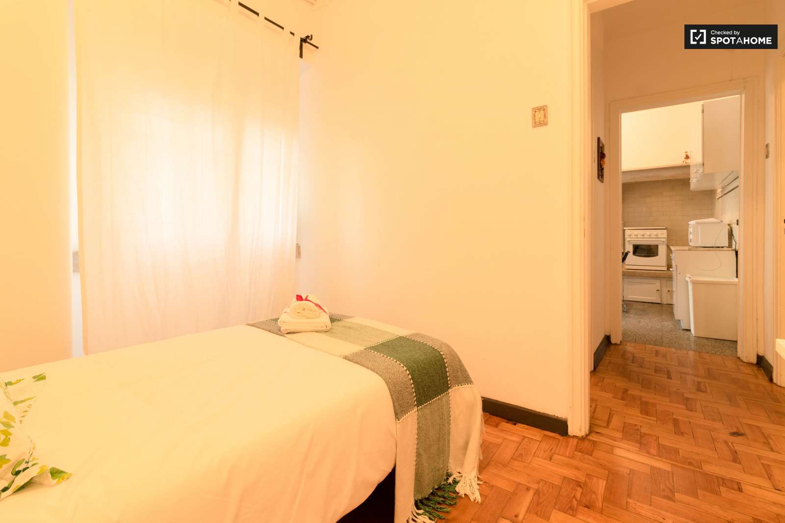 Single Bed in Rooms for rent in spacious 5-bedroom apartment in Arroios