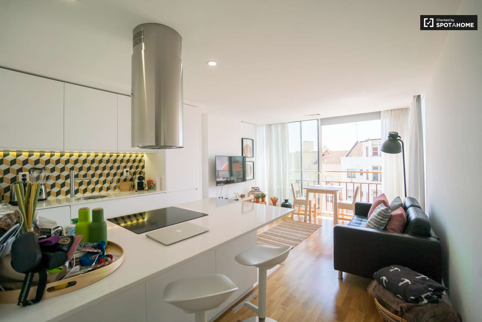 Terrific 1-bedroom apartment for rent near Instituto Superior Técnico in Arroios, Lisbon