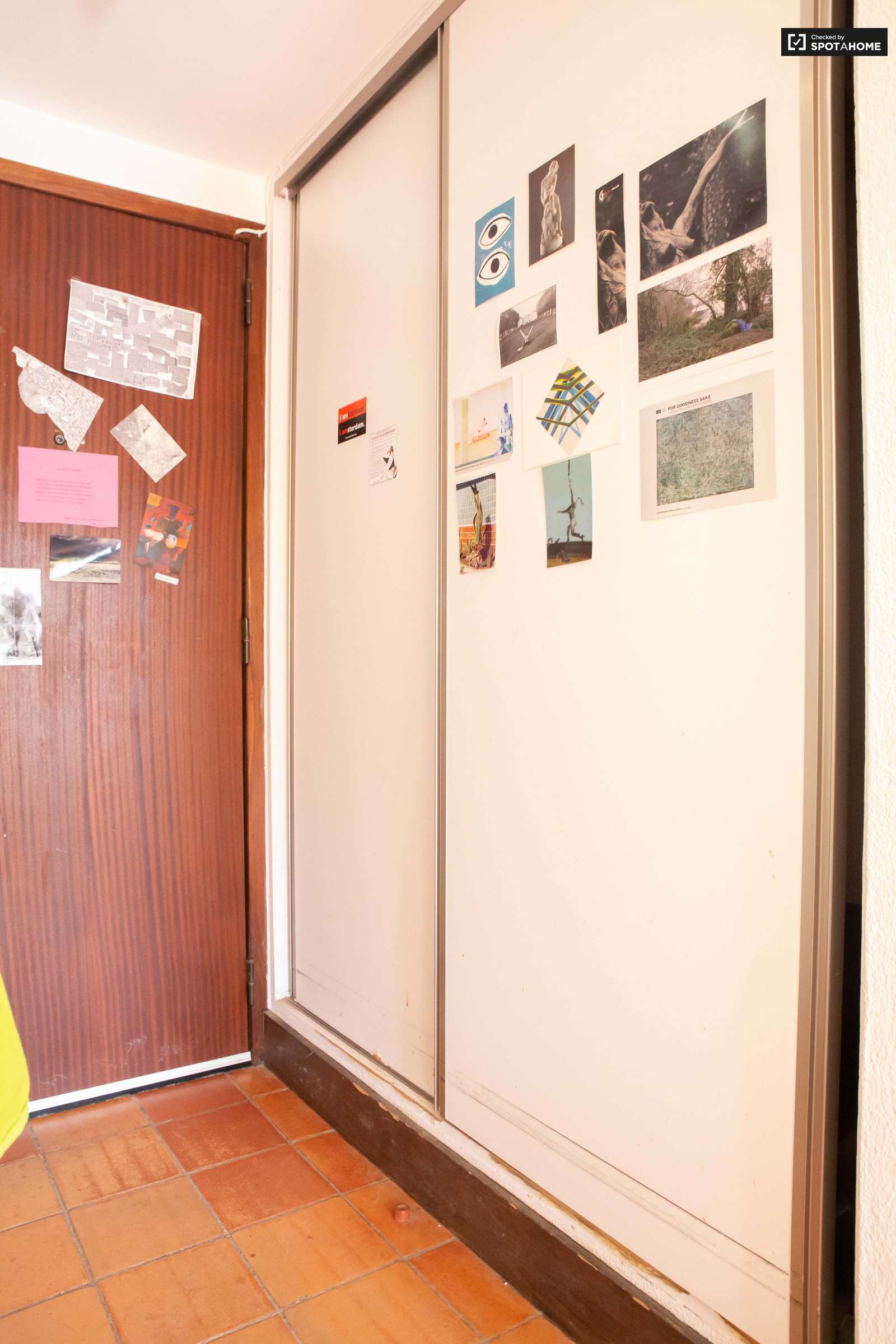 Colourful studio apartment for rent in Estoril