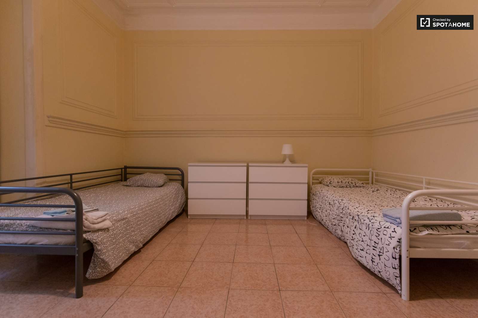 Single Bed in Modern rooms for rent in 6-bedroom apartment in Avenidas Novas