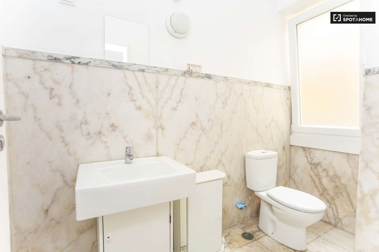 double room next LARANJEIRO METRO, ALMADA, LISBON