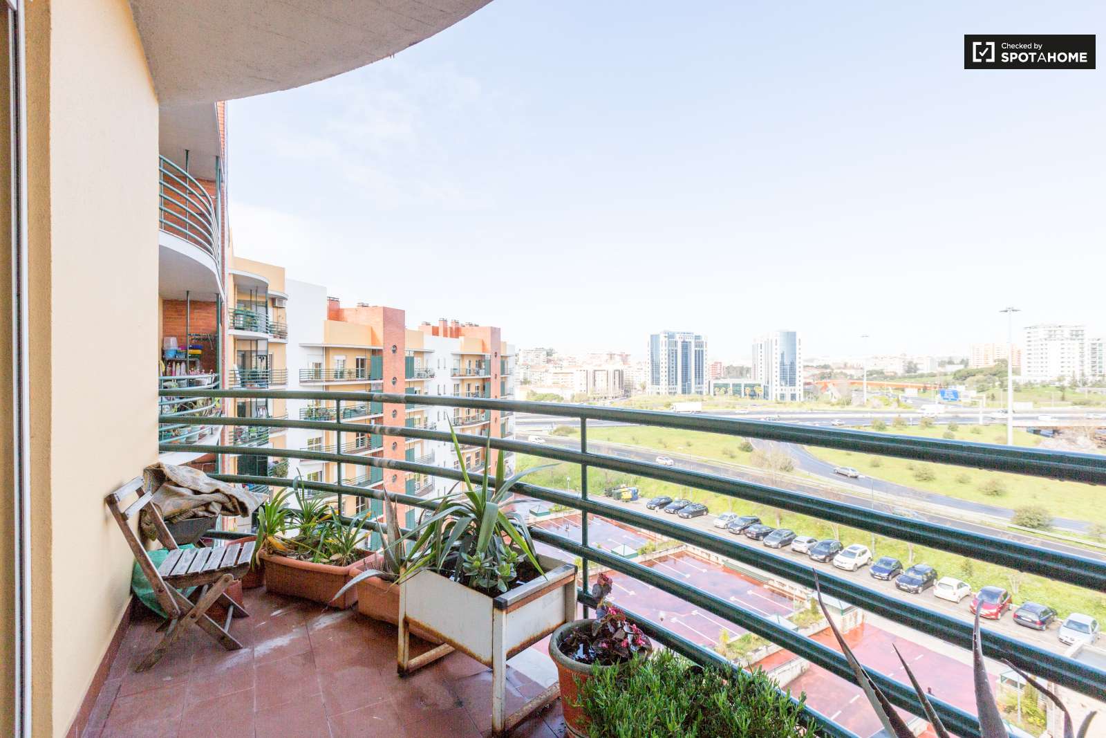 Single Bed in Rooms for rent in sunny 4-bedroom flat in Quinta dos Barros