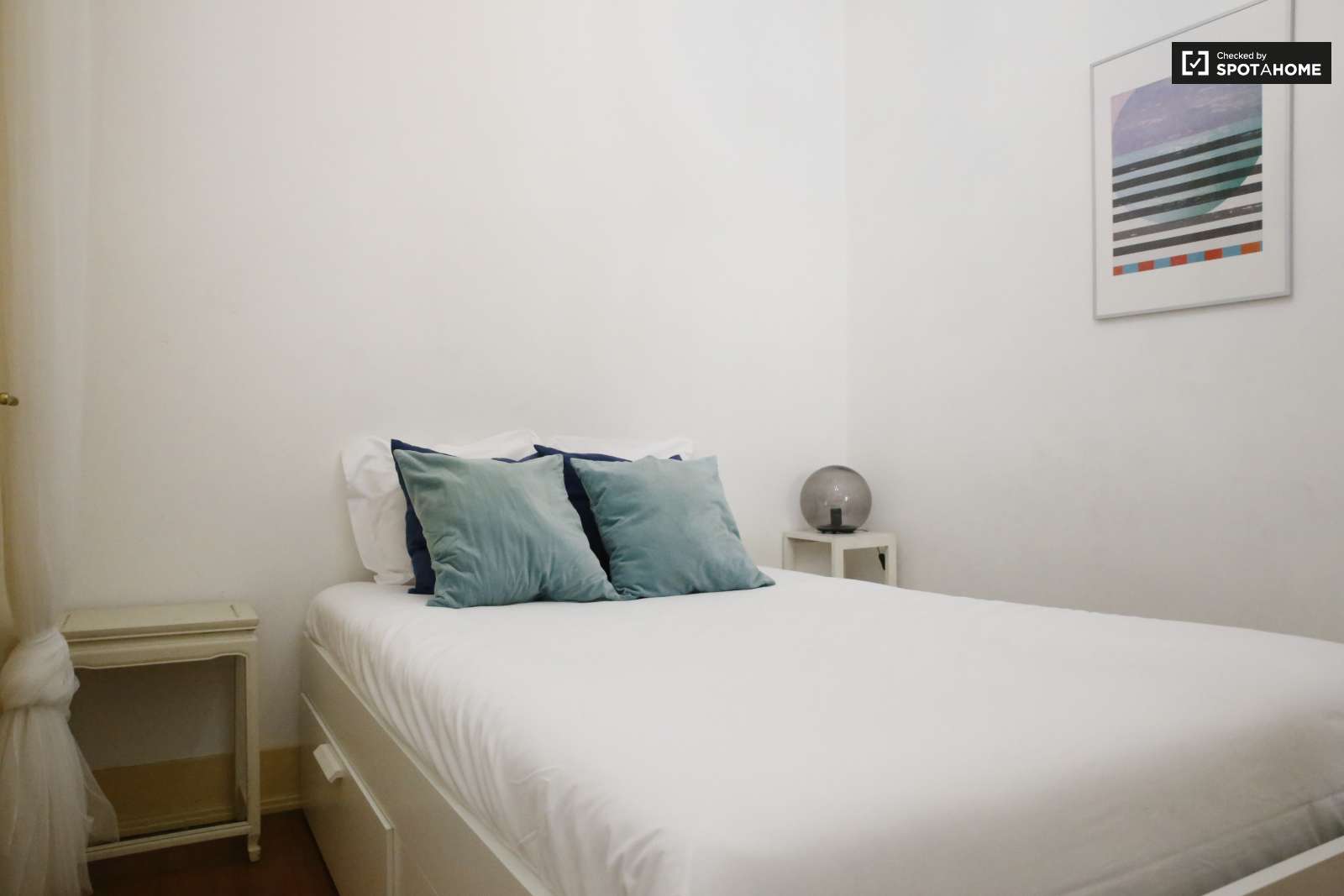 Excellent 3-bedroom apartment for rent near Feira da Ladra in Graça