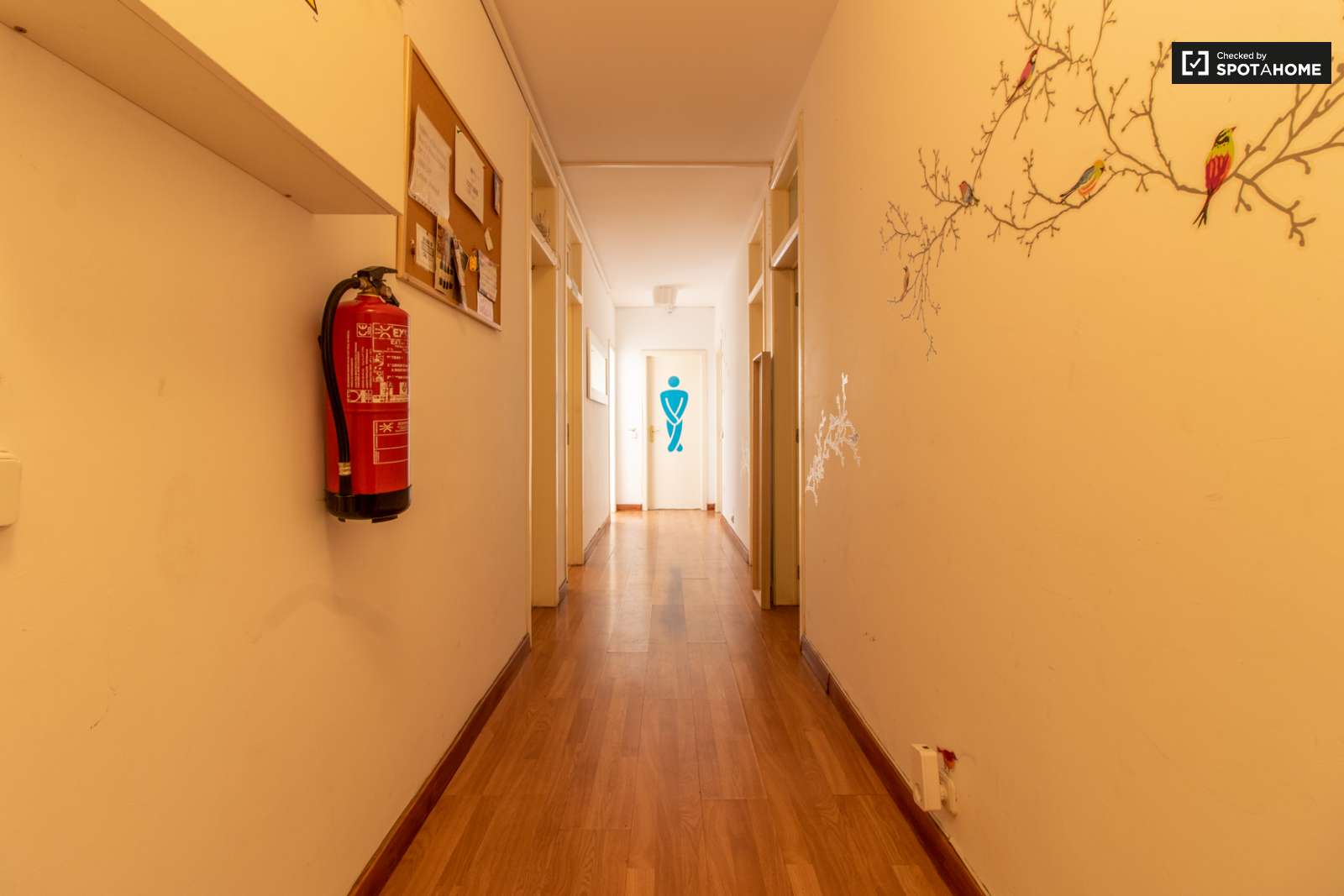 Double bed in Spacious rooms for rent in 6-bedroom apartment in Arroios