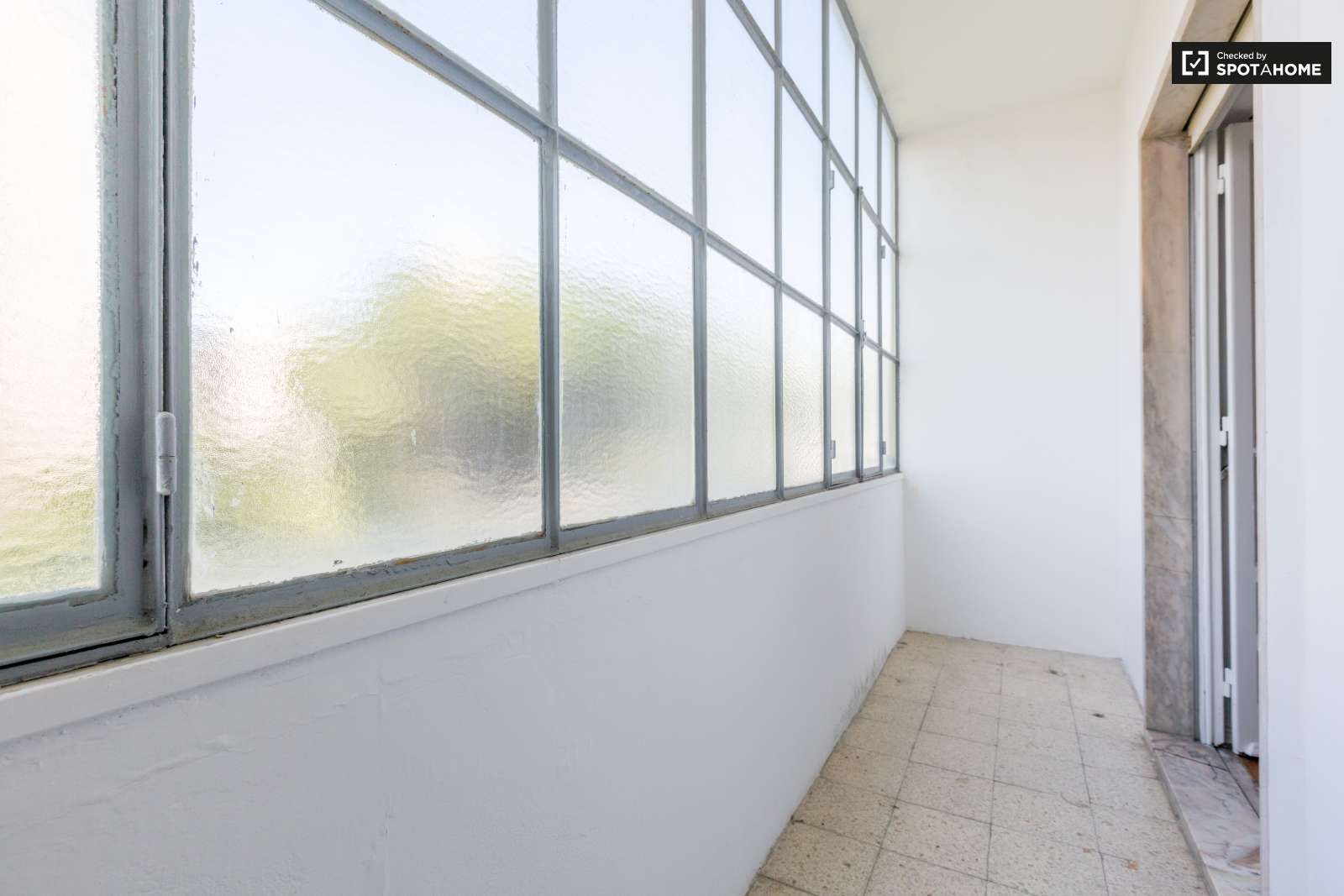 Large and Sunny Room For Rent In Belém Near Center of Lisbon