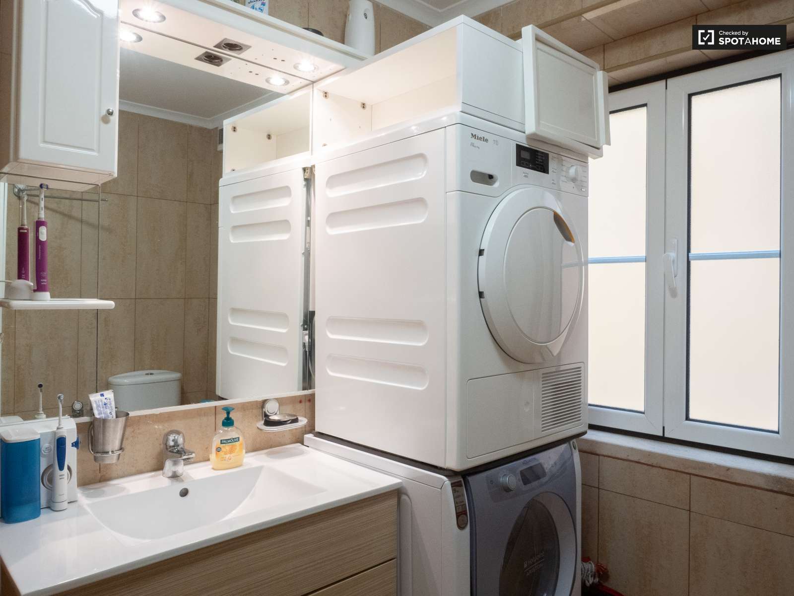 Single Bed in Rooms for rent in 3-bedroom apartment in Santa Maria Maior