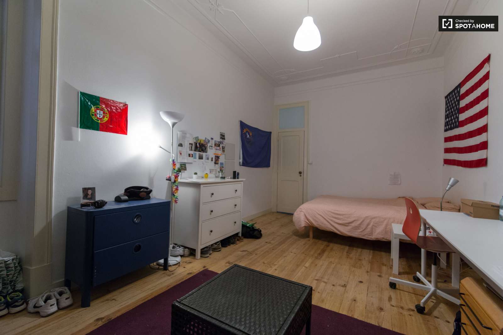 Single room with private kitchenette in a villa house