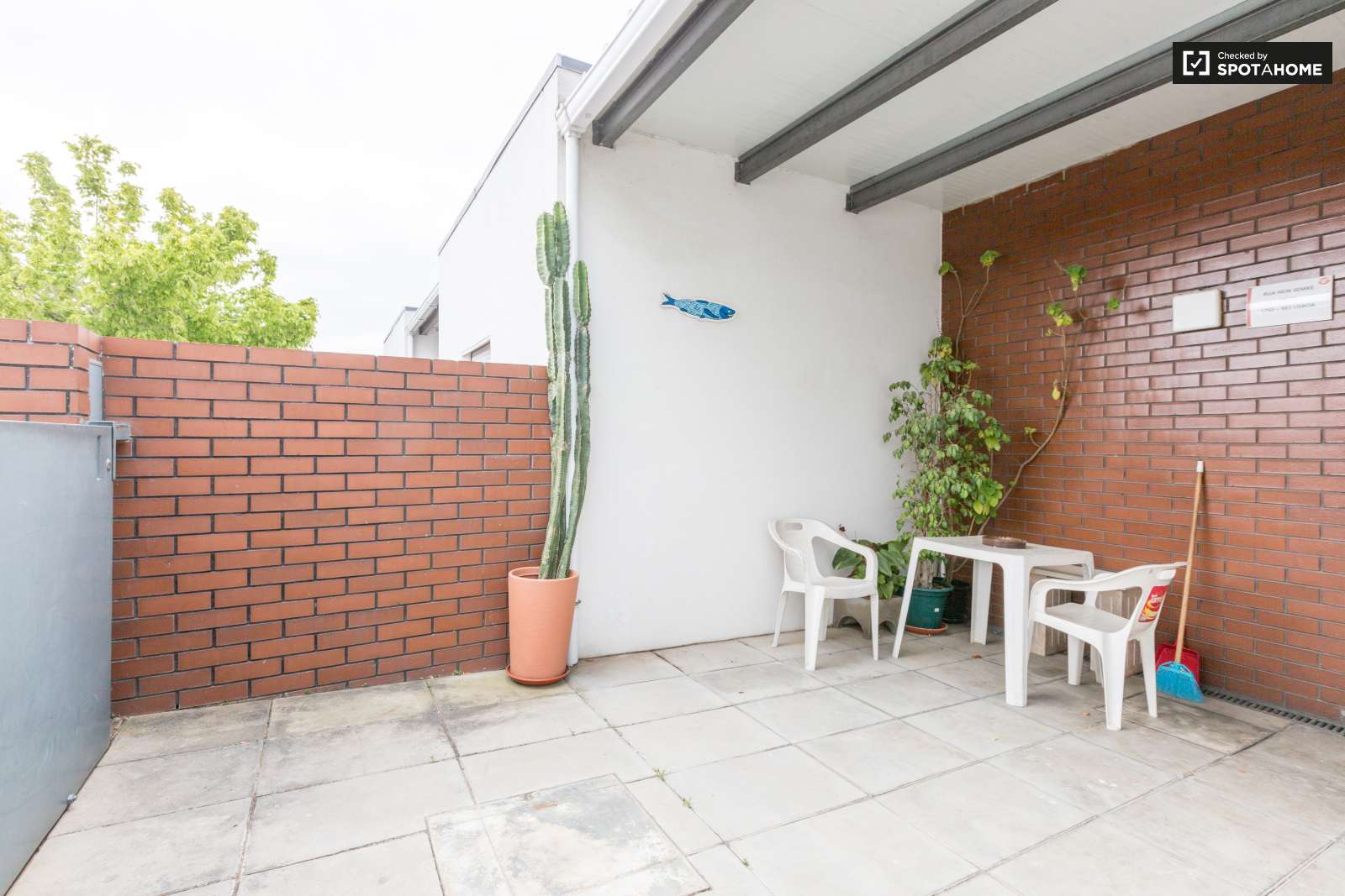 Twin Beds in Rooms for rent in 3-bedroom apartment in Lumiar