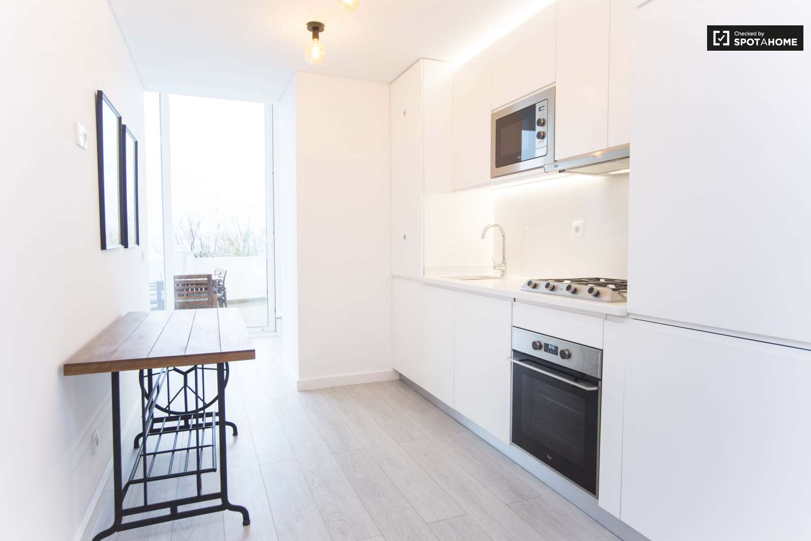 Chic 3-bedroom apartment for rent close to Feira da Ladra in Penha de França