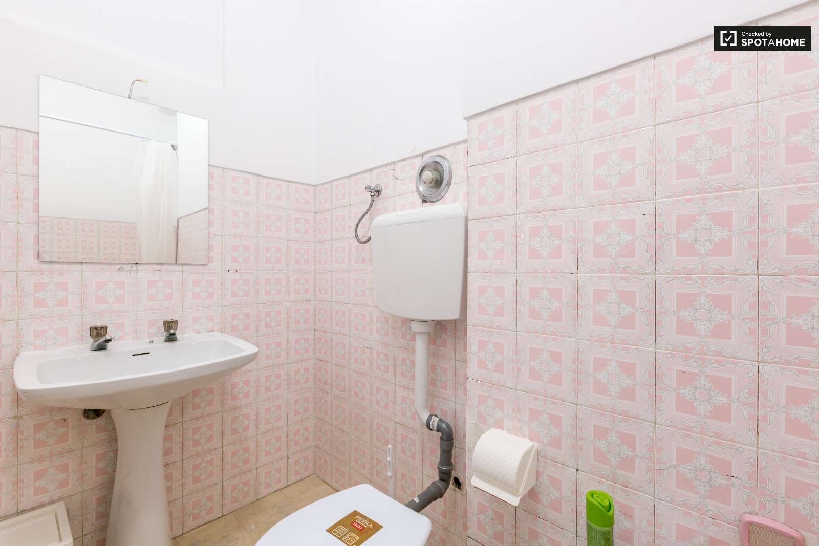 Large and Sunny Room For Rent In Belém Near Center of Lisbon