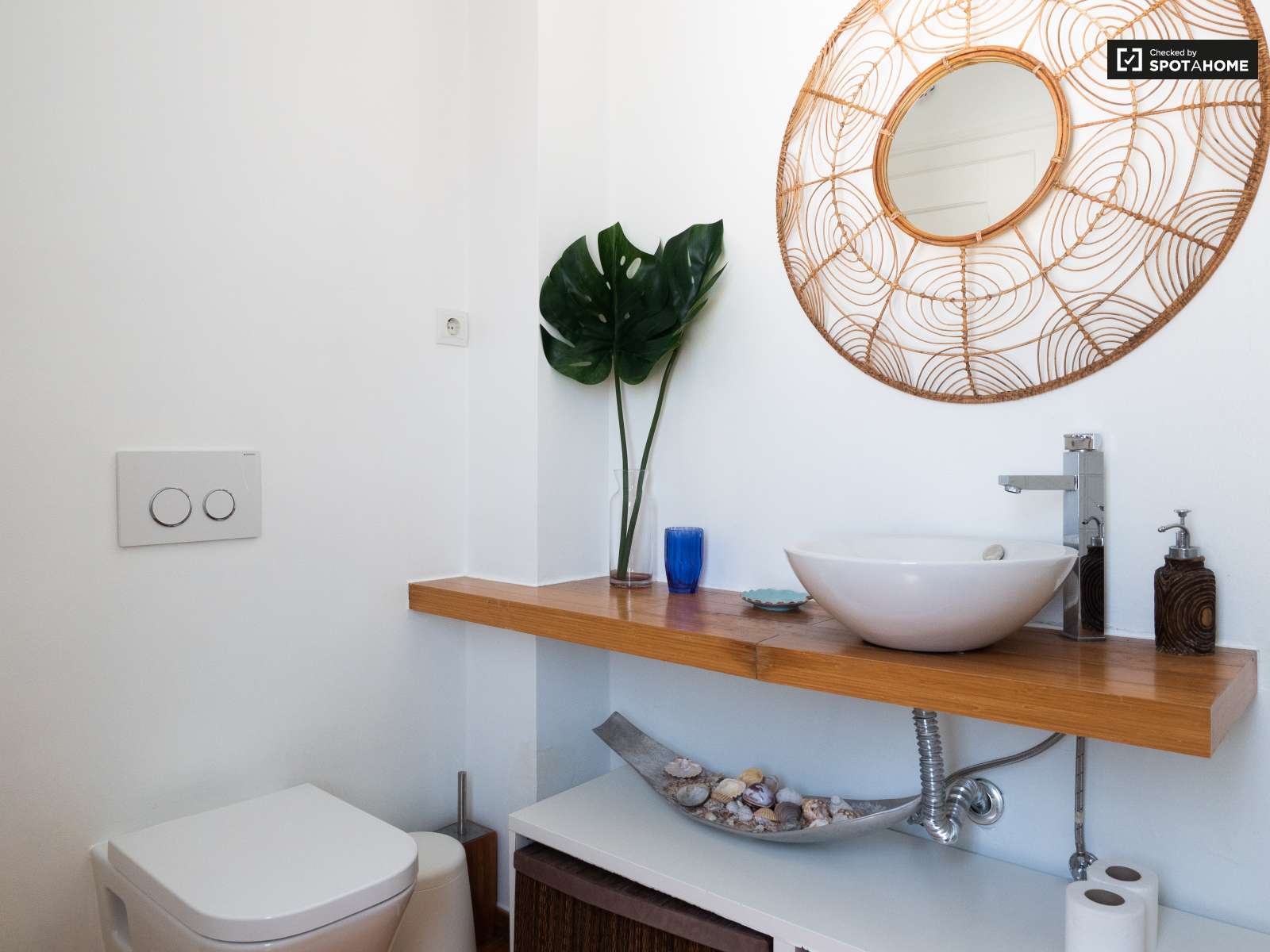 Chic 2-bedroom apartment for rent in Penha de França