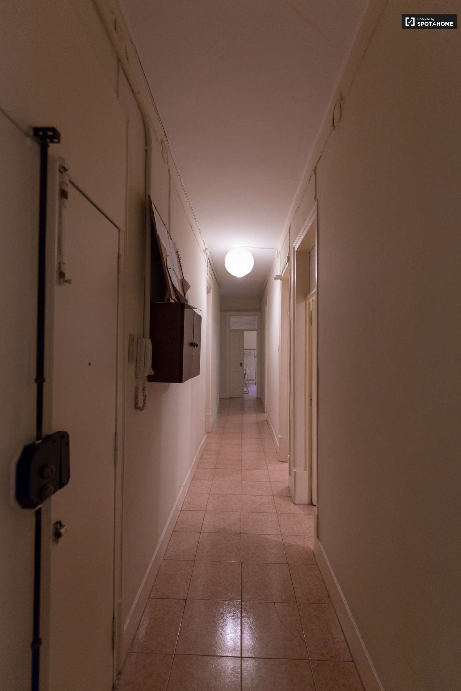 Single Bed in Modern rooms for rent in 6-bedroom apartment in Avenidas Novas