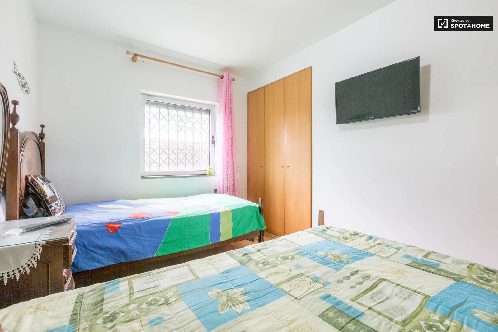 Twin Beds in Rooms for rent in 3-bedroom apartment in Lumiar