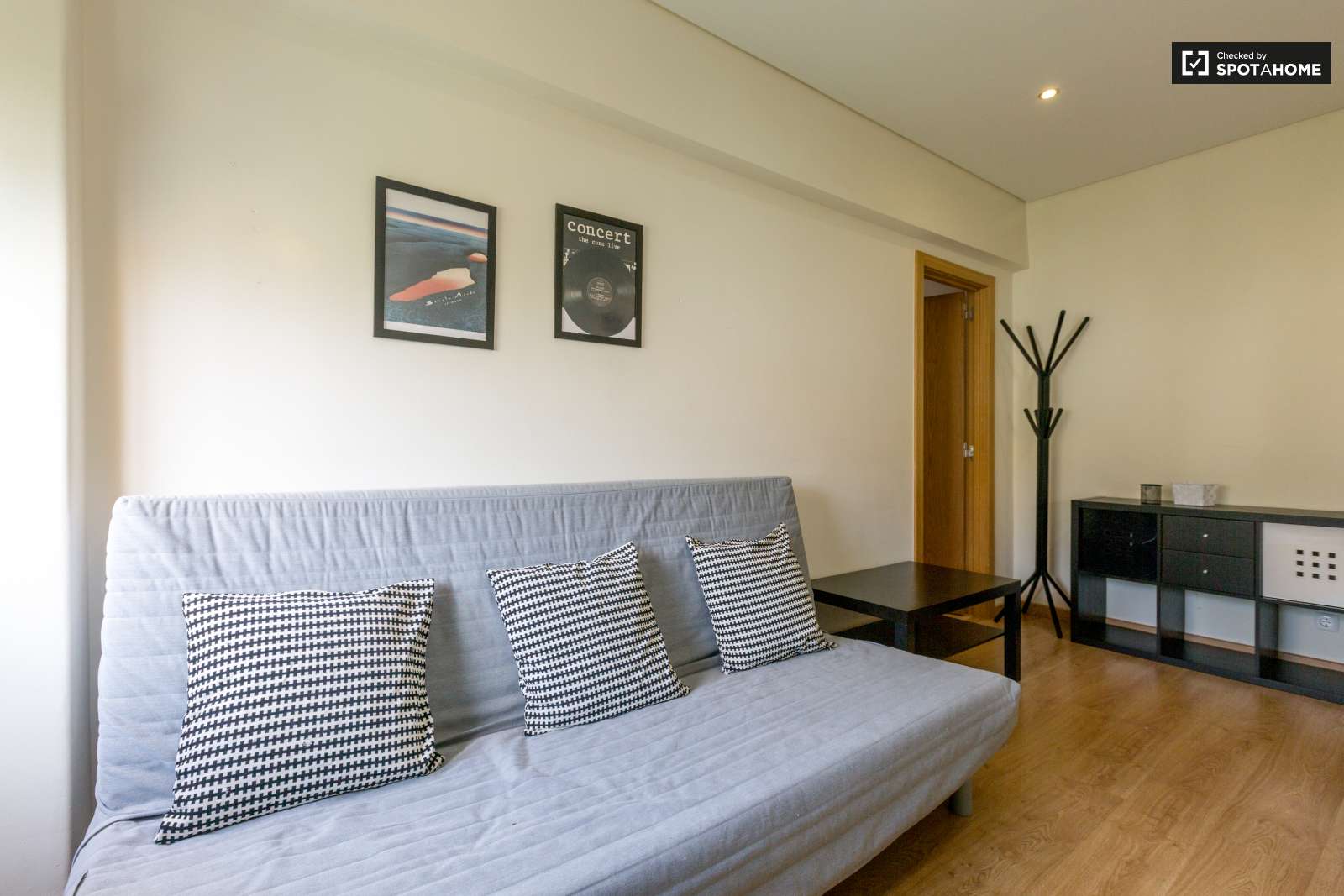 ROOM IN THE CITY CENTRE OF LISBON_BAIXA POMBALINA