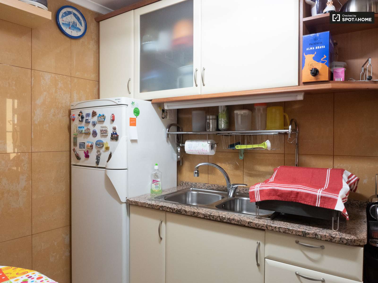 Single Bed in Rooms for rent in 3-bedroom apartment in Santa Maria Maior